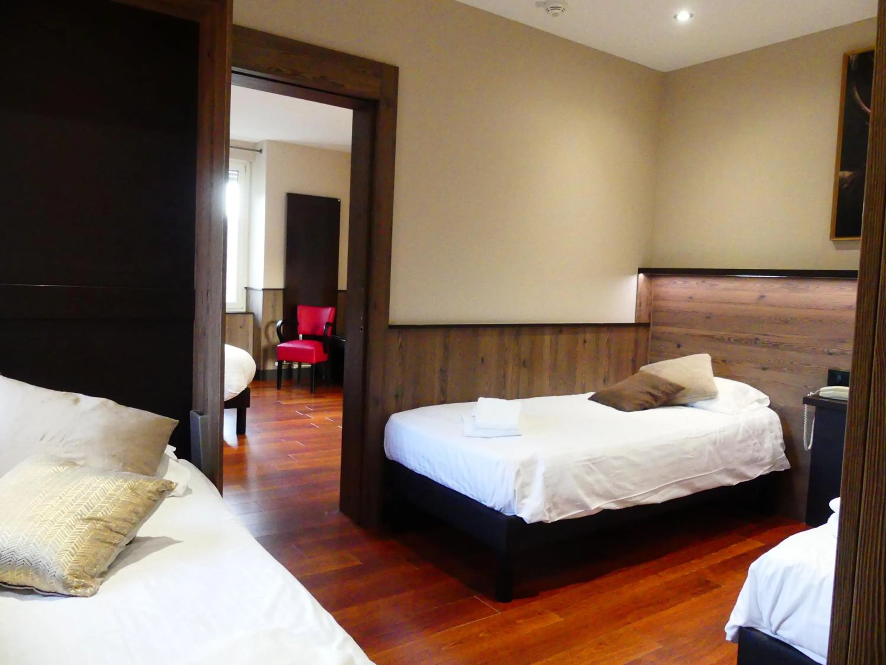 Bedroom, Bed in Logis Hotel Des Bains