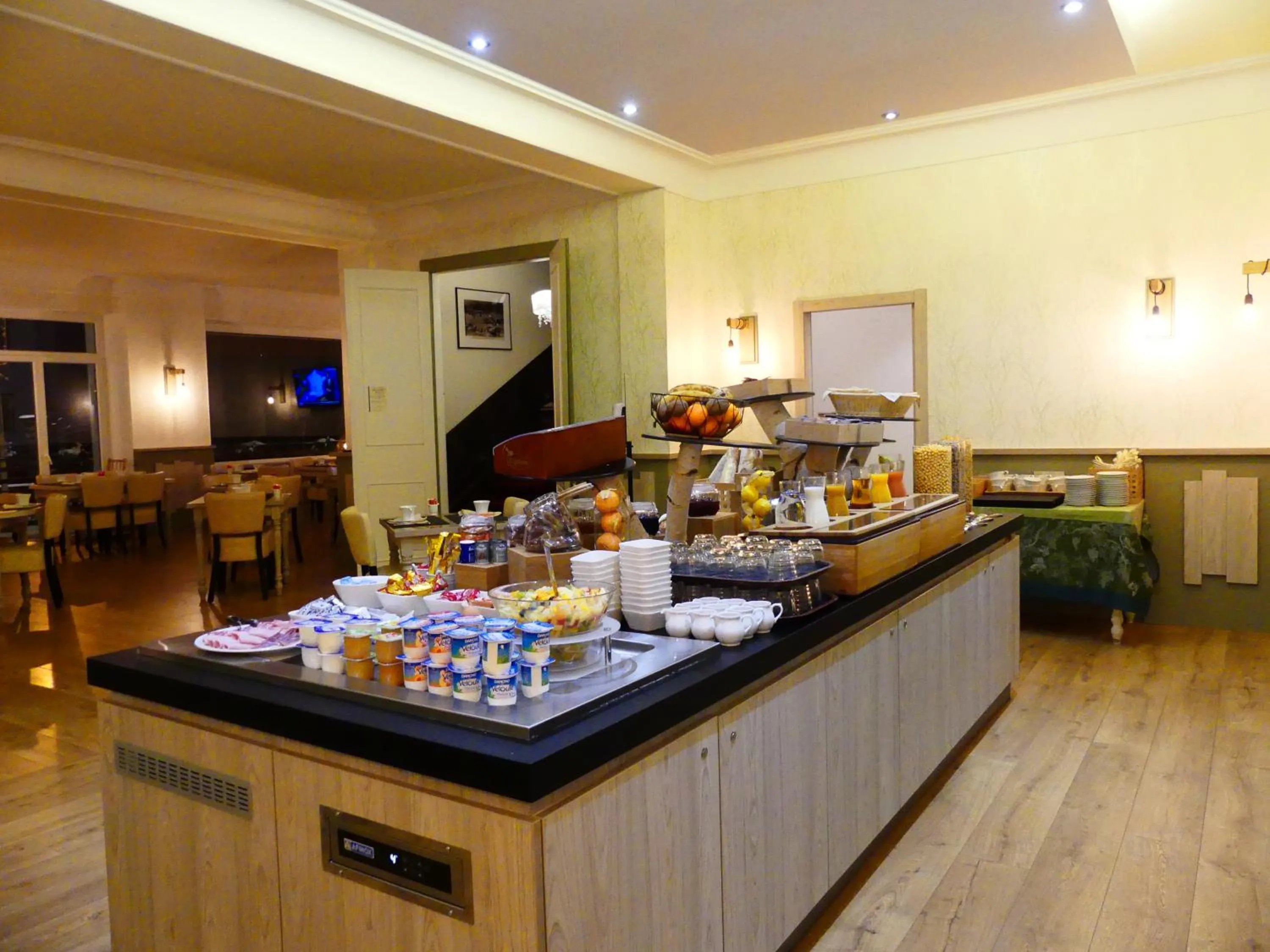 Breakfast in Logis Hotel Des Bains