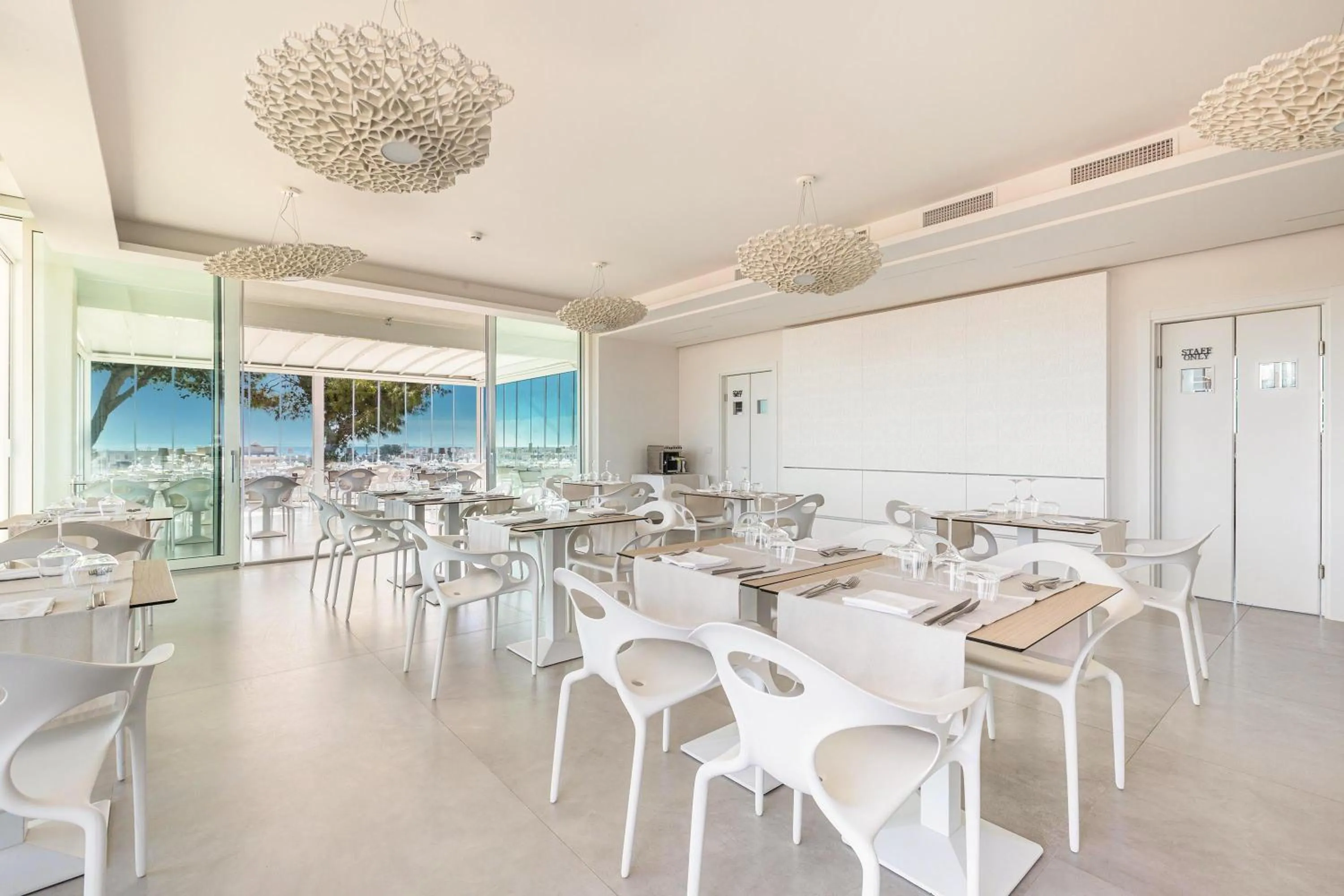 Restaurant/places to eat in Perla Saracena Hotel & Restaurant