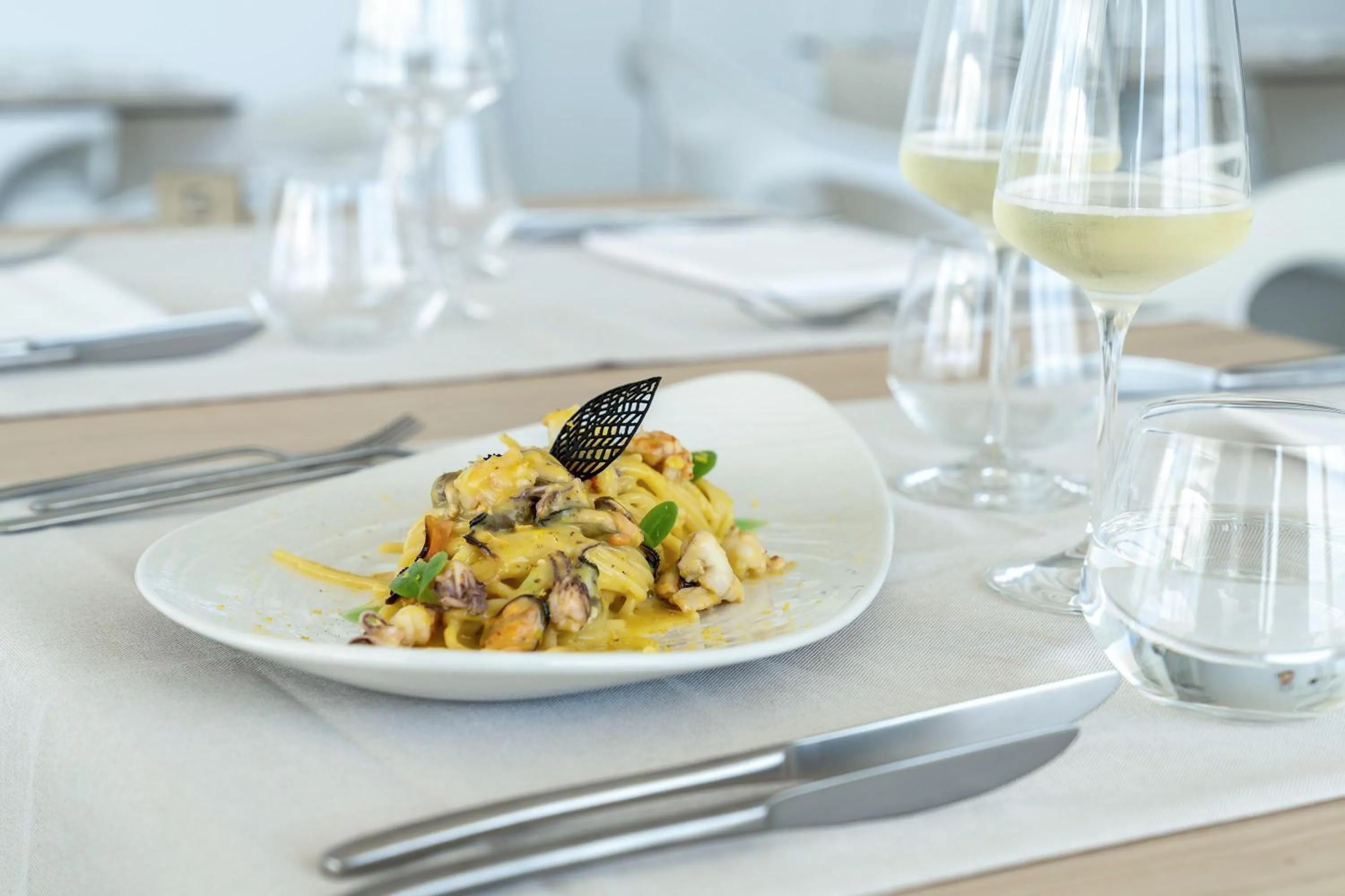 Restaurant/places to eat in Perla Saracena Hotel & Restaurant