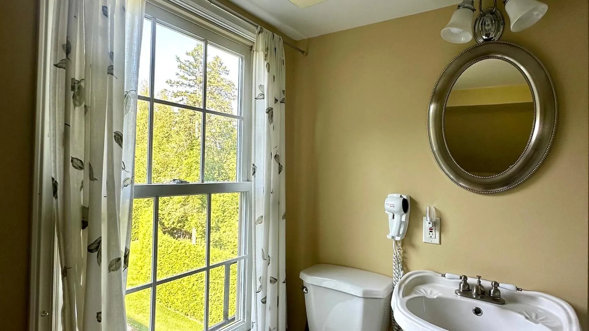 Pathsaala Inn & Restaurant