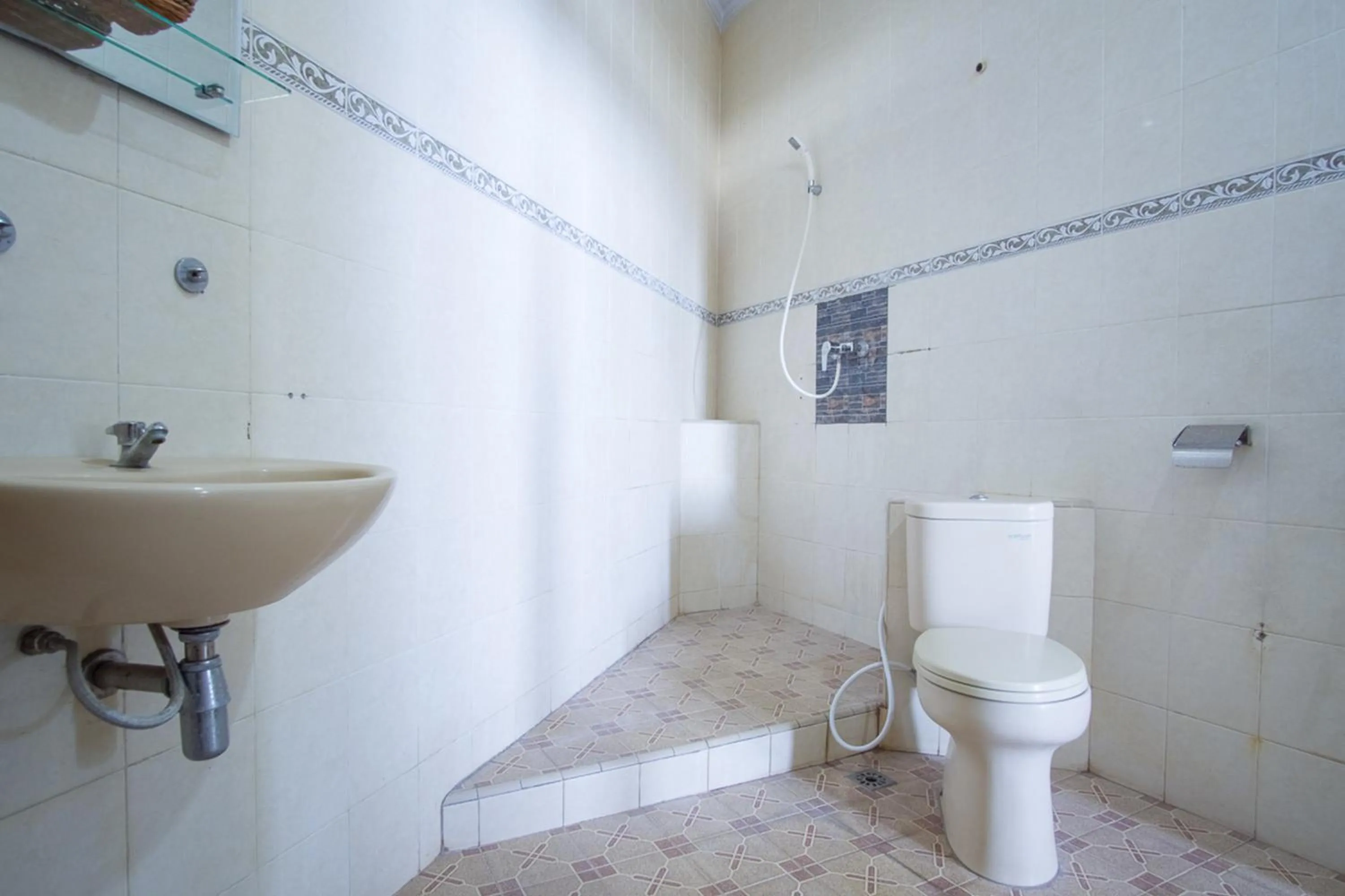 RedDoorz Syariah near Ngade Lake Ternate