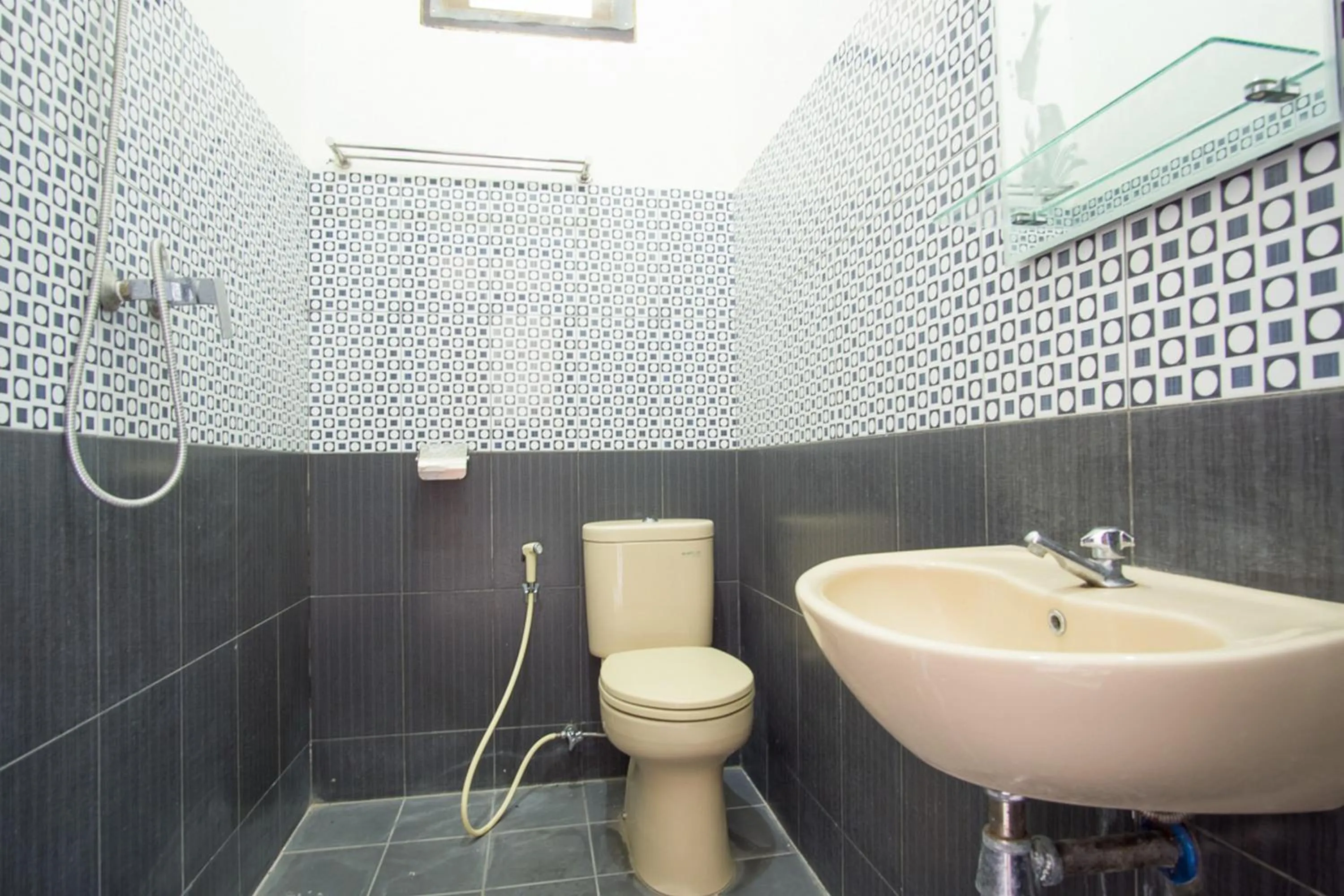 RedDoorz Syariah near Ngade Lake Ternate