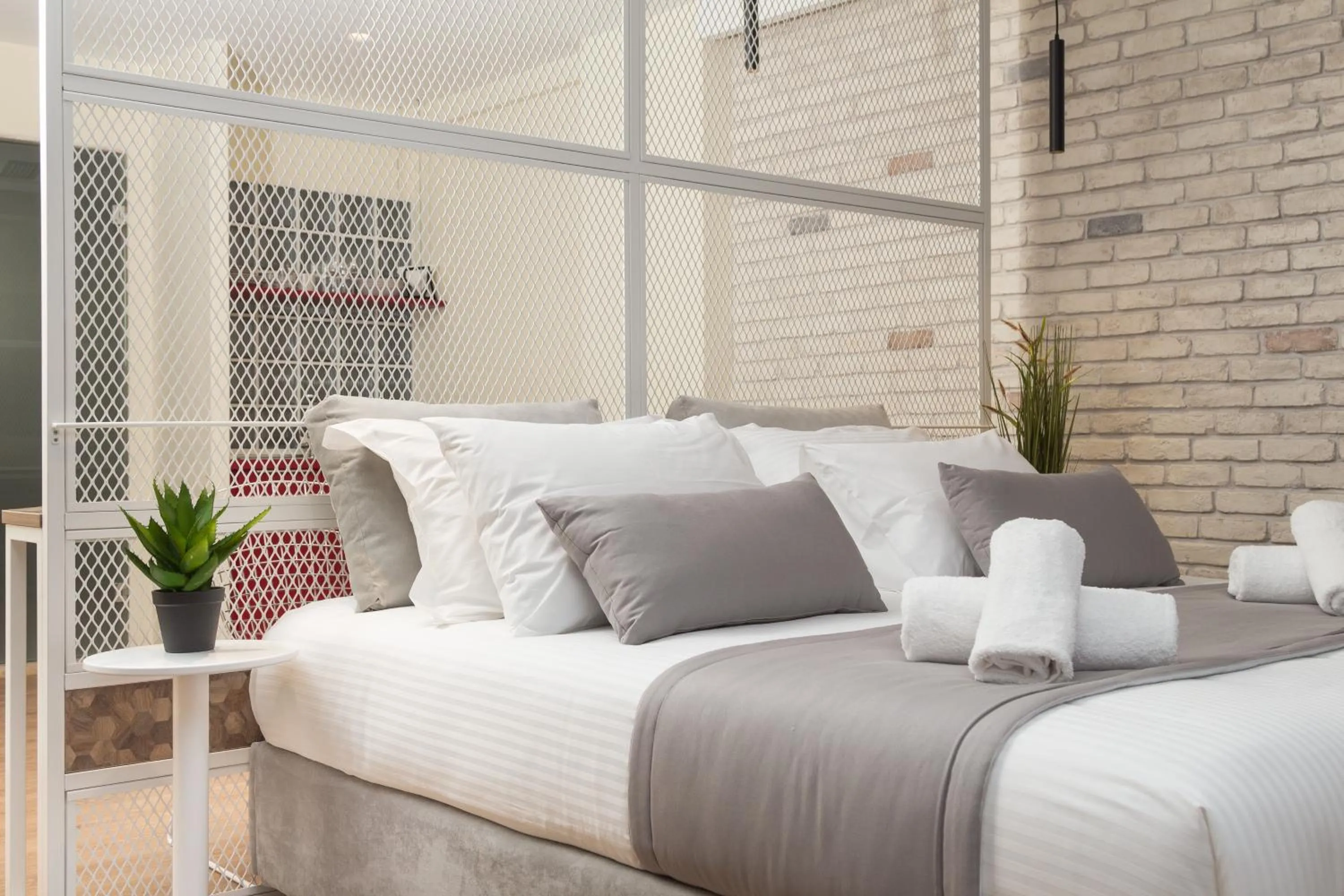 Bed in SUITES@SYNGROU-FIX