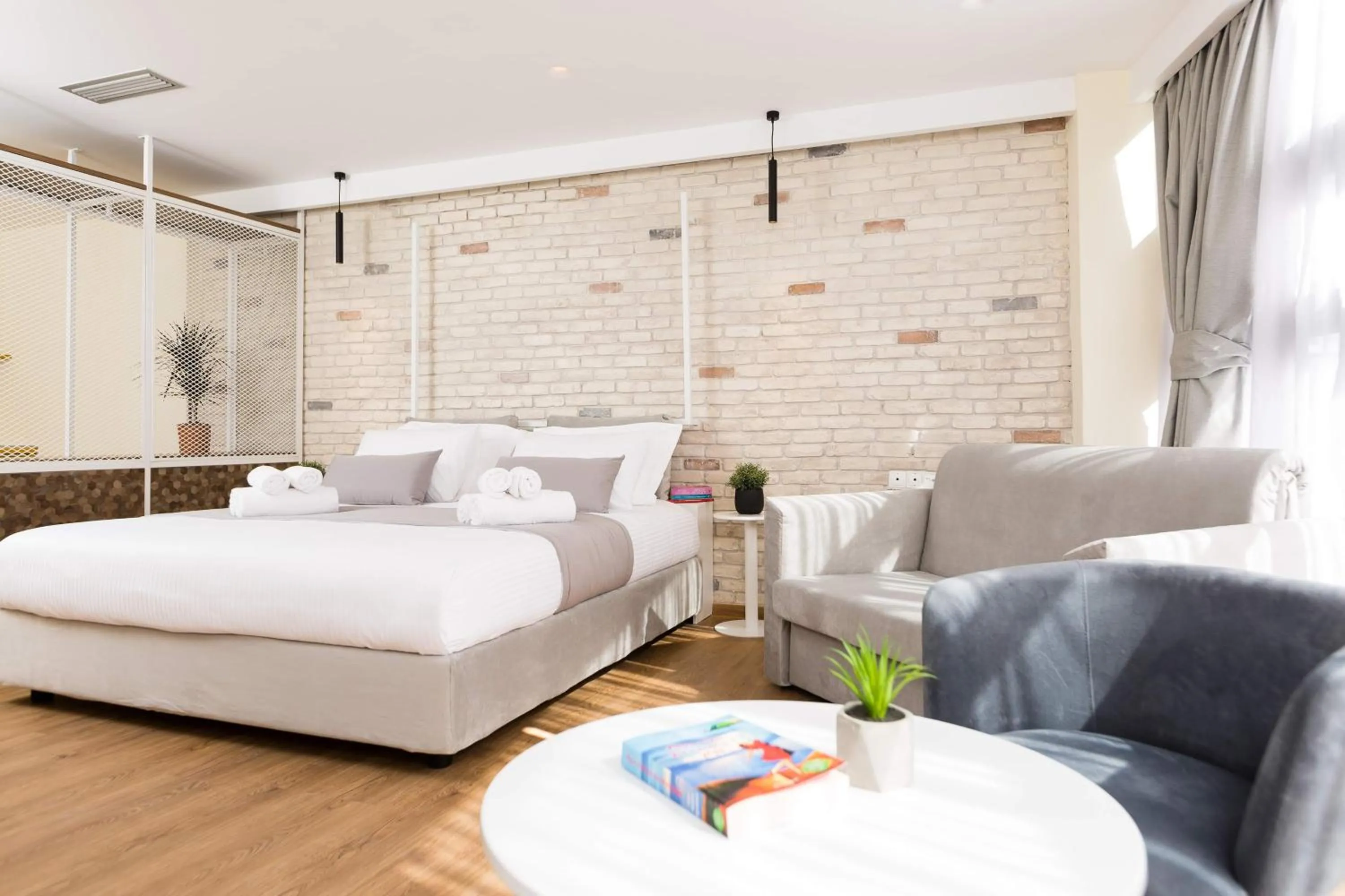 Bed in SUITES@SYNGROU-FIX