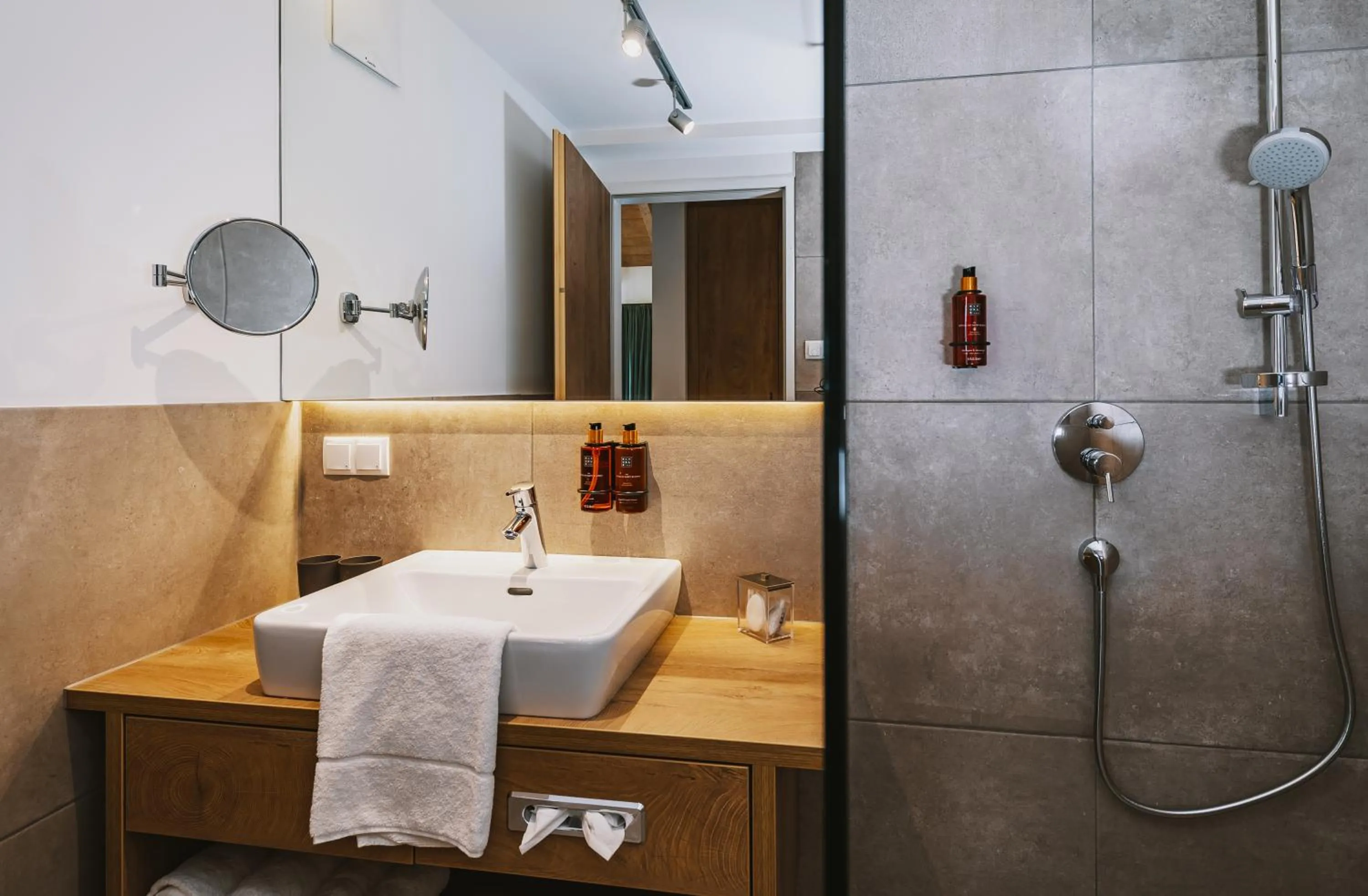 Shower in Elements Resort Zell am See BW Signature Collection