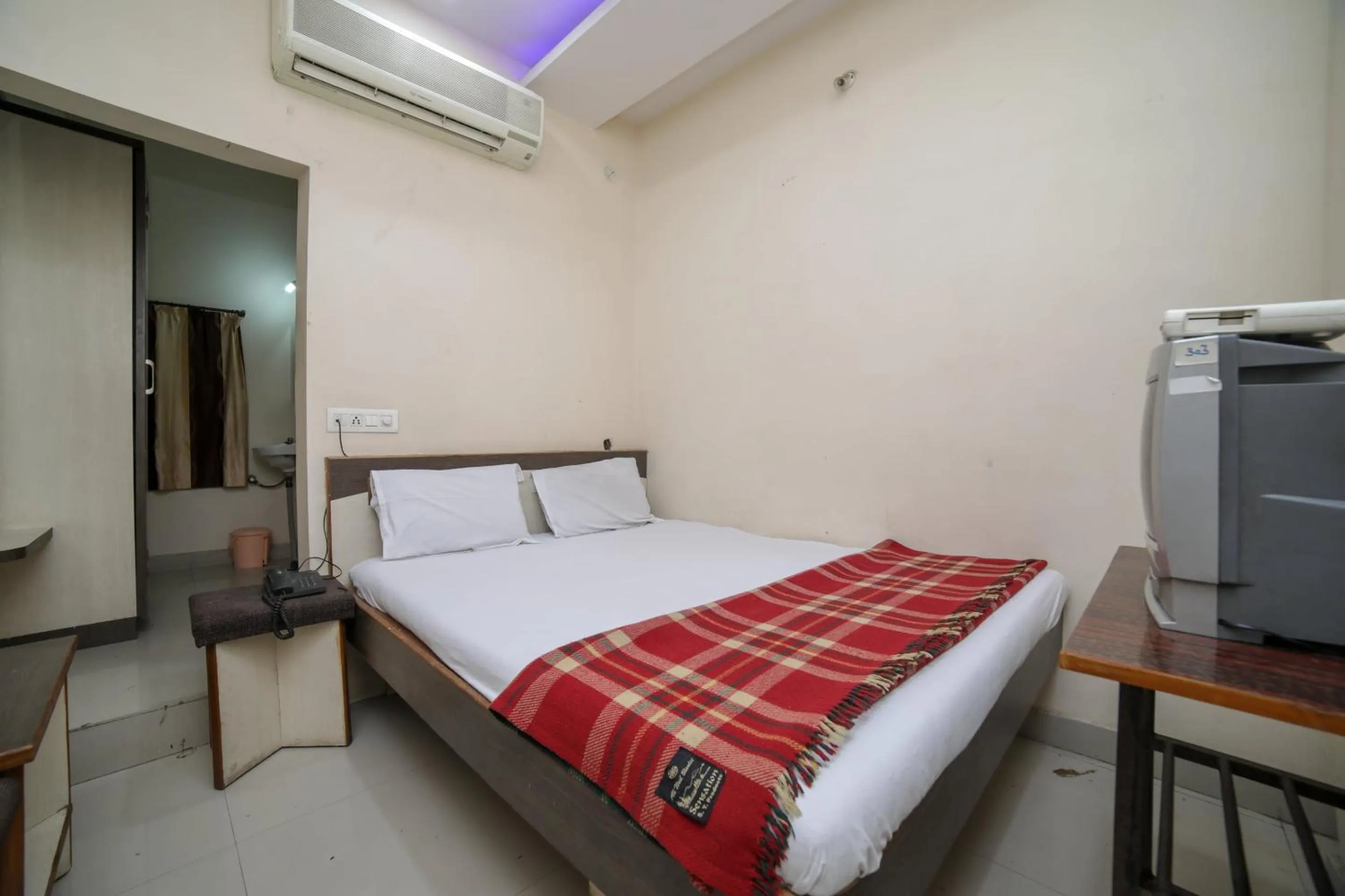 Bedroom, Bed in SPOT ON Shraddha Hotel