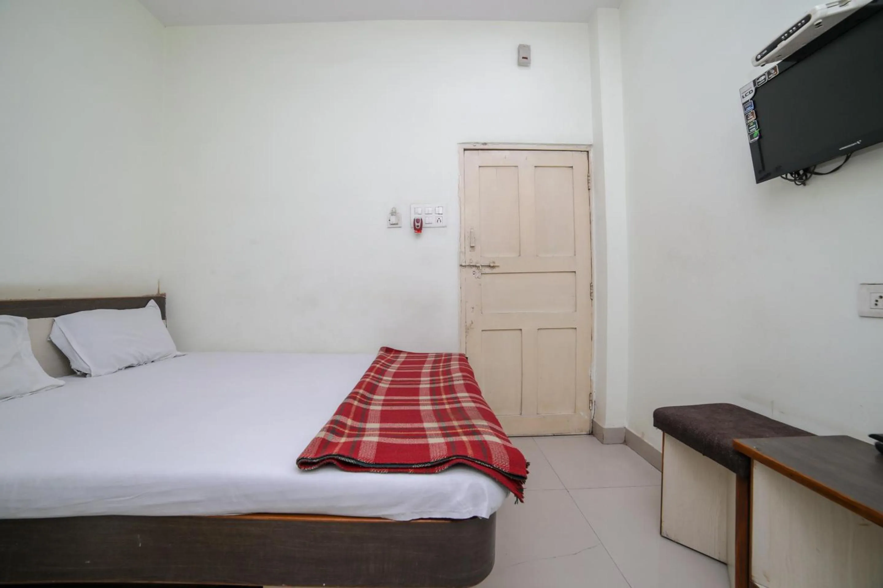 Bedroom, Bed in SPOT ON Shraddha Hotel