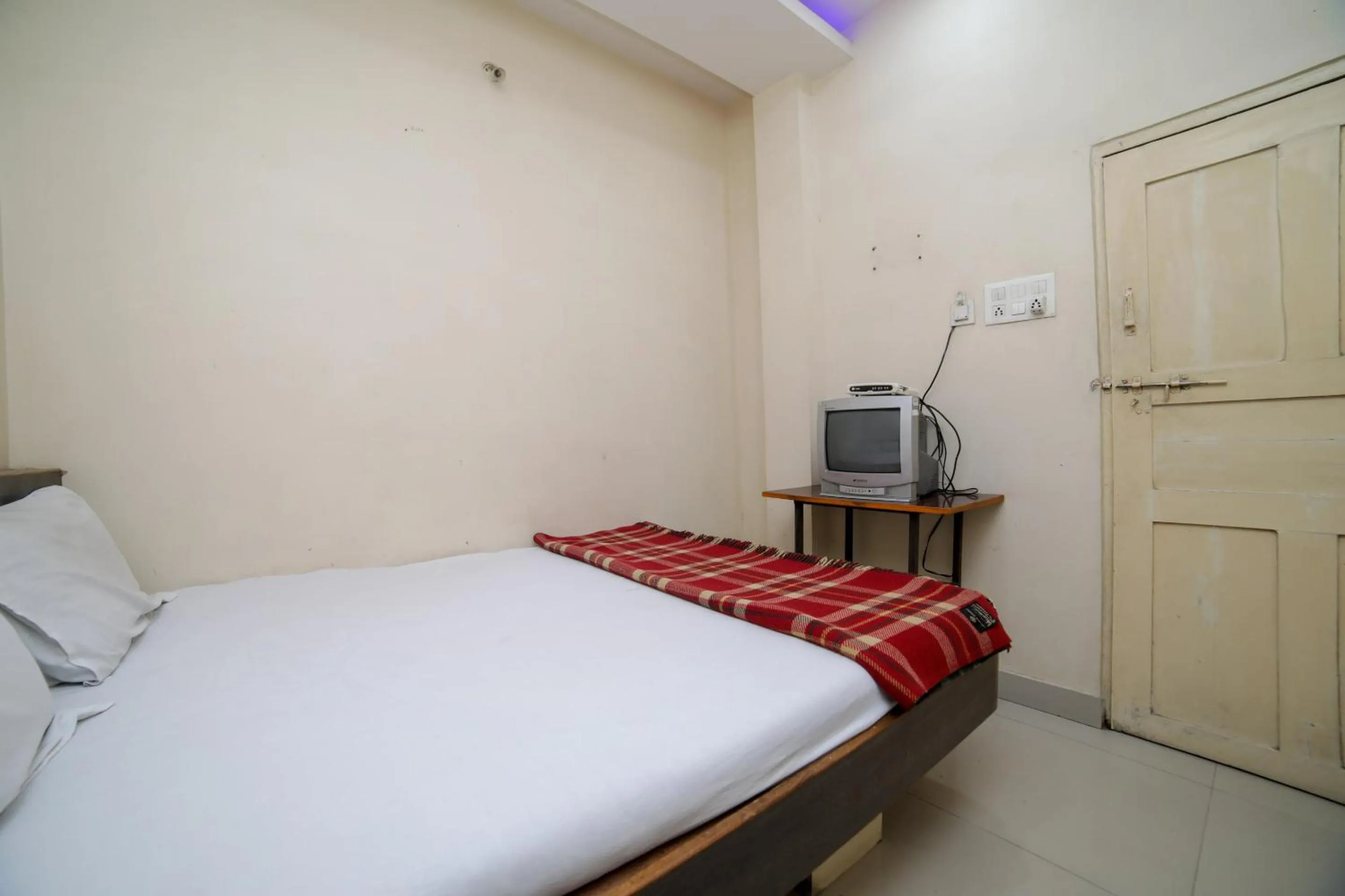 Bedroom, Bed in SPOT ON Shraddha Hotel