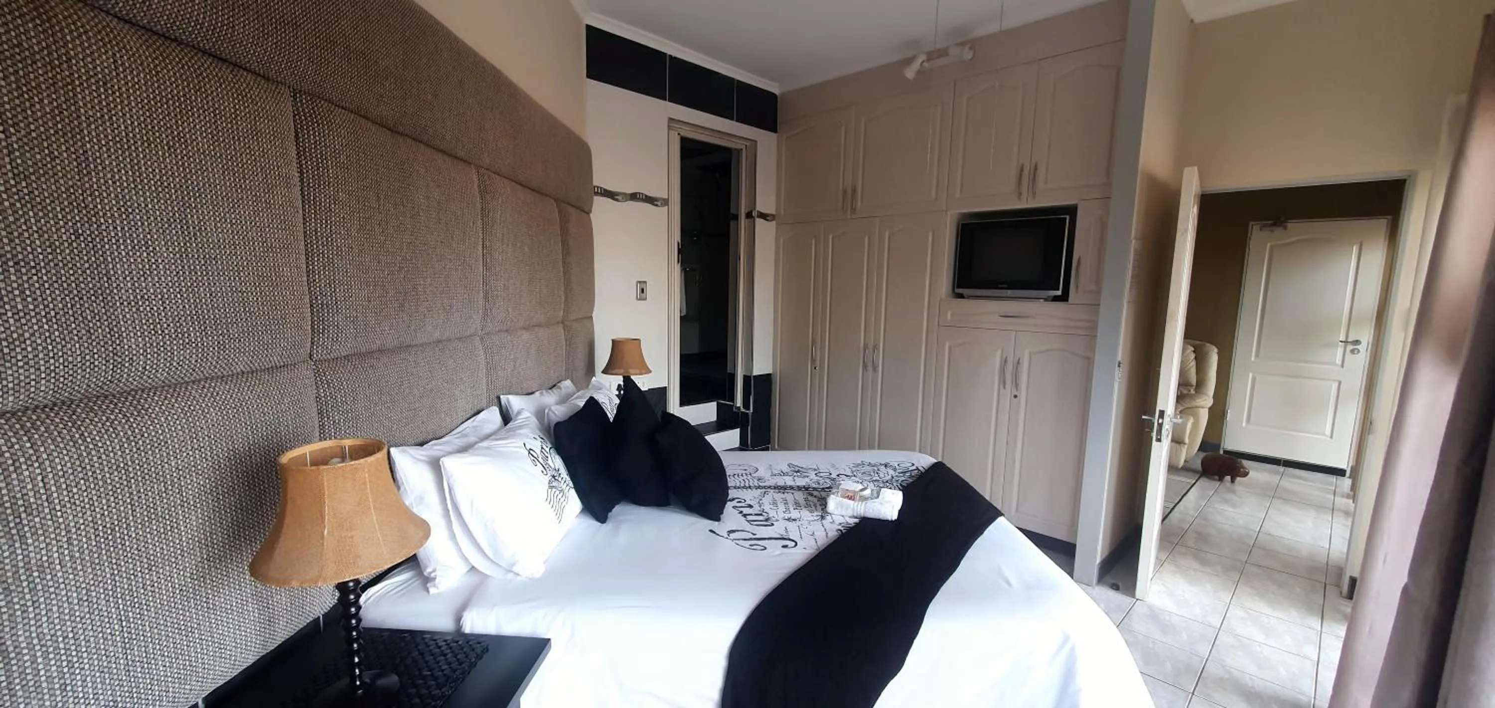 Seating area in Bon A Vie Self-catering and b&b Gonubie Full Solar Power, no load shedding!