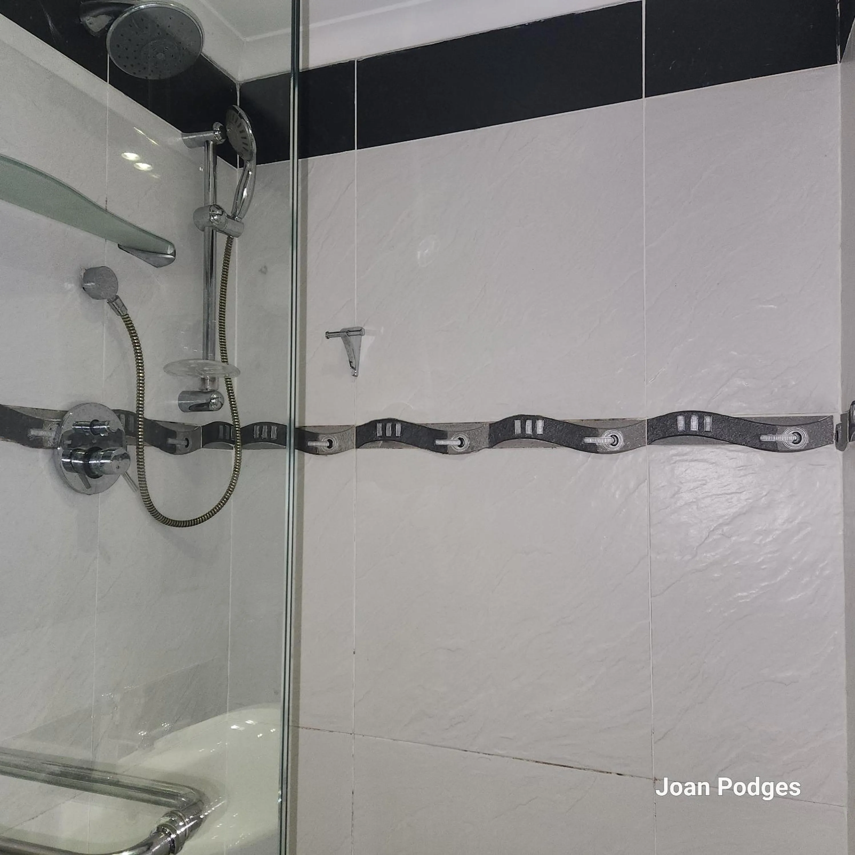 Shower in Bon A Vie Self-catering and b&b Gonubie Full Solar Power, no load shedding!