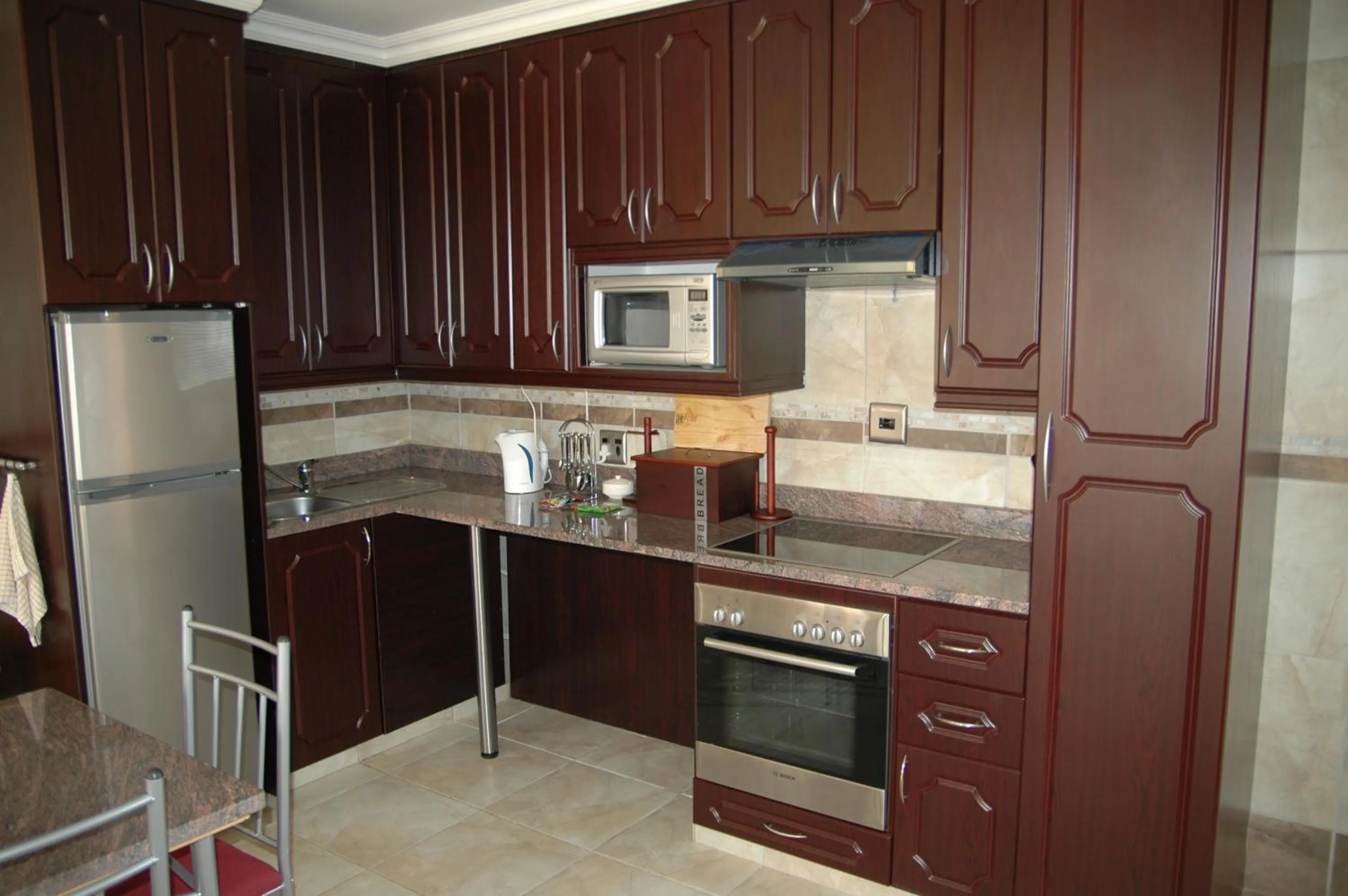 Kitchen or kitchenette in Bon A Vie Self-catering and b&b Gonubie Full Solar Power, no load shedding!