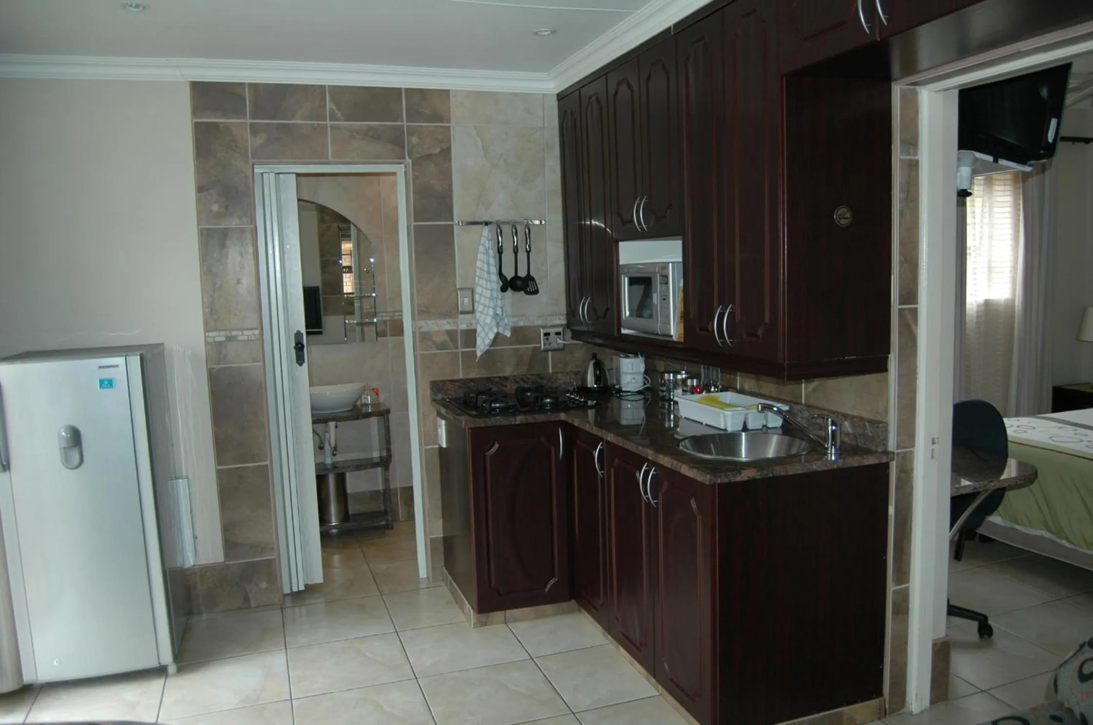 Kitchen or kitchenette in Bon A Vie Self-catering and b&b Gonubie Full Solar Power, no load shedding!