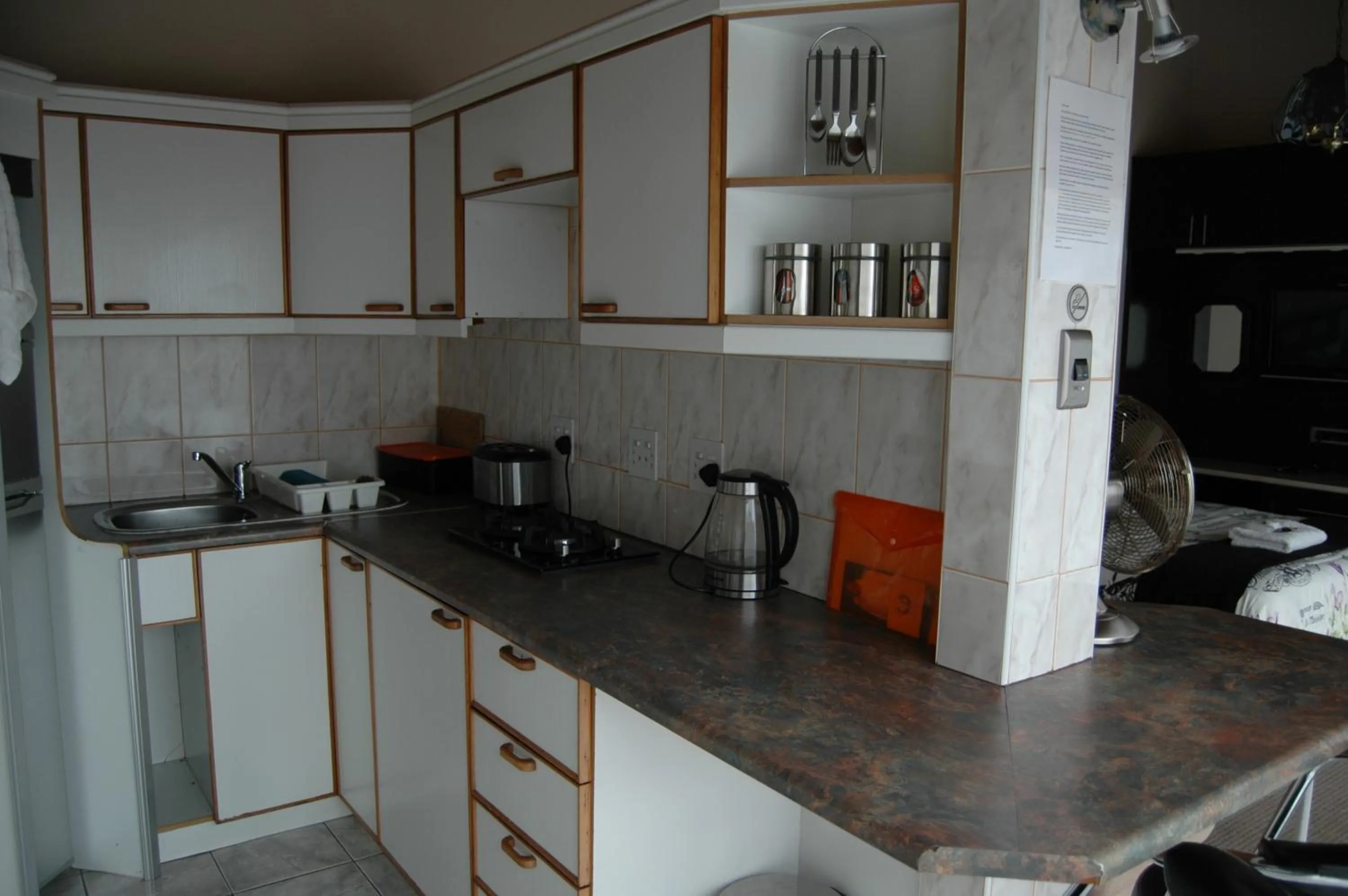 Kitchen or kitchenette in Bon A Vie Self-catering and b&b Gonubie Full Solar Power, no load shedding!