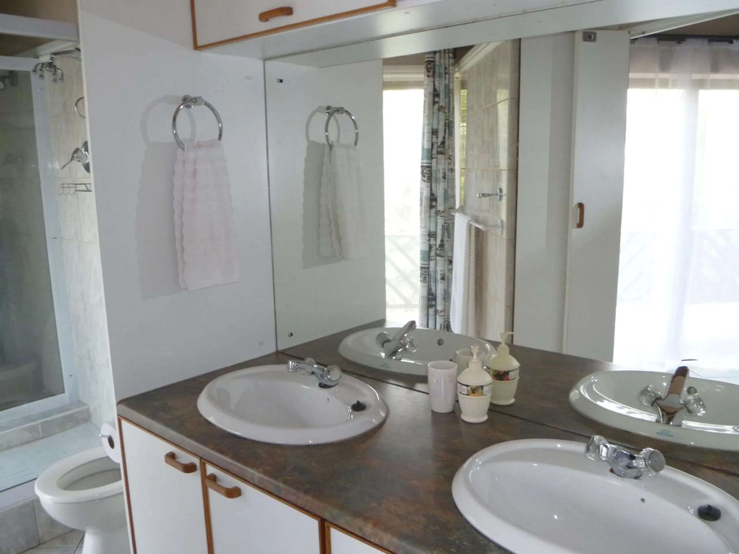 Bathroom in Bon A Vie Self-catering and b&b Gonubie Full Solar Power, no load shedding!