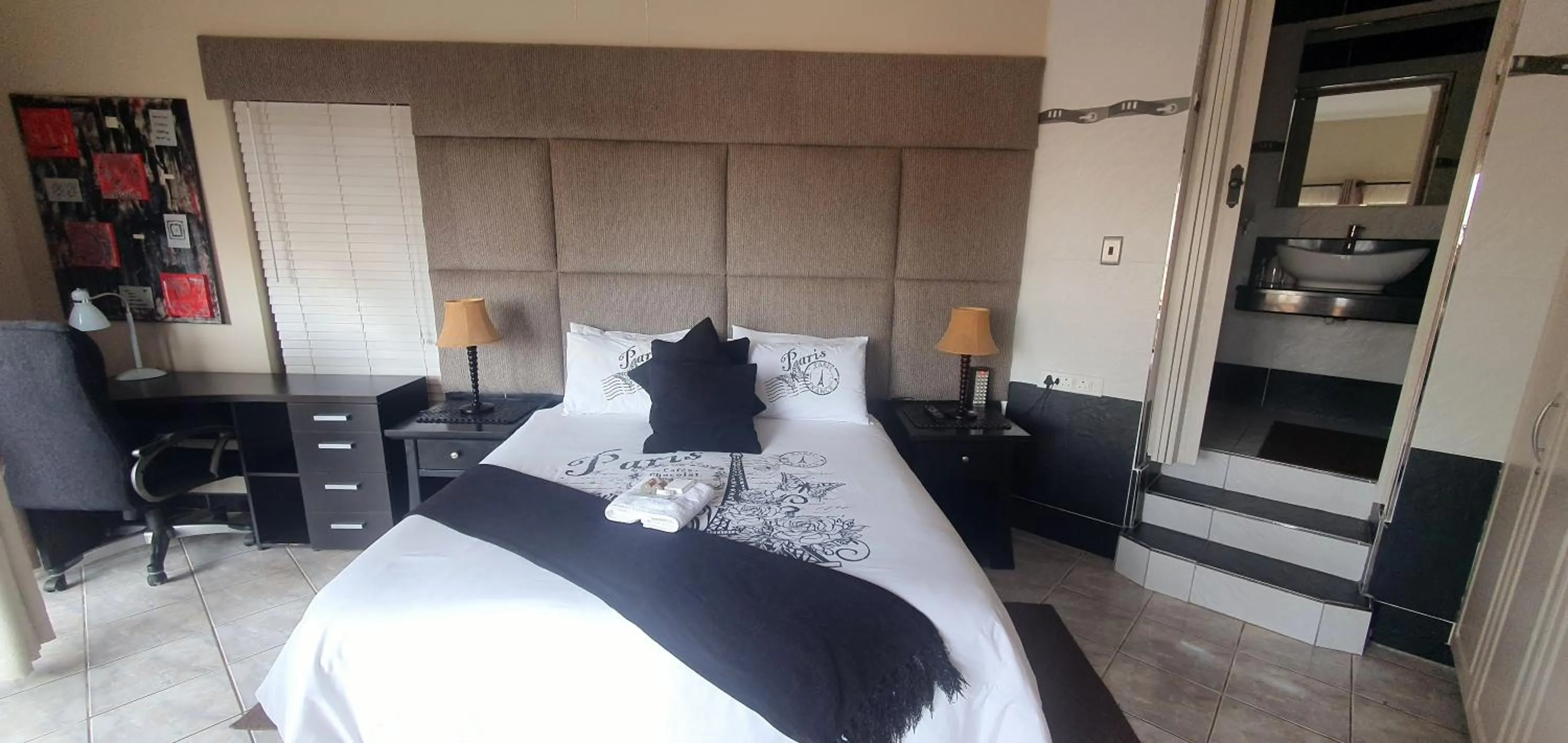 Bed in Bon A Vie Self-catering and b&b Gonubie Full Solar Power, no load shedding!