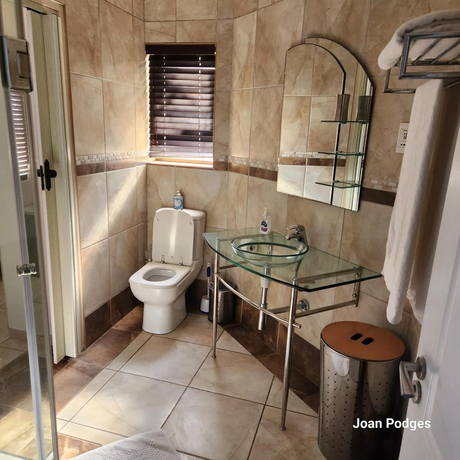 Shower in Bon A Vie Self-catering and b&b Gonubie Full Solar Power, no load shedding!