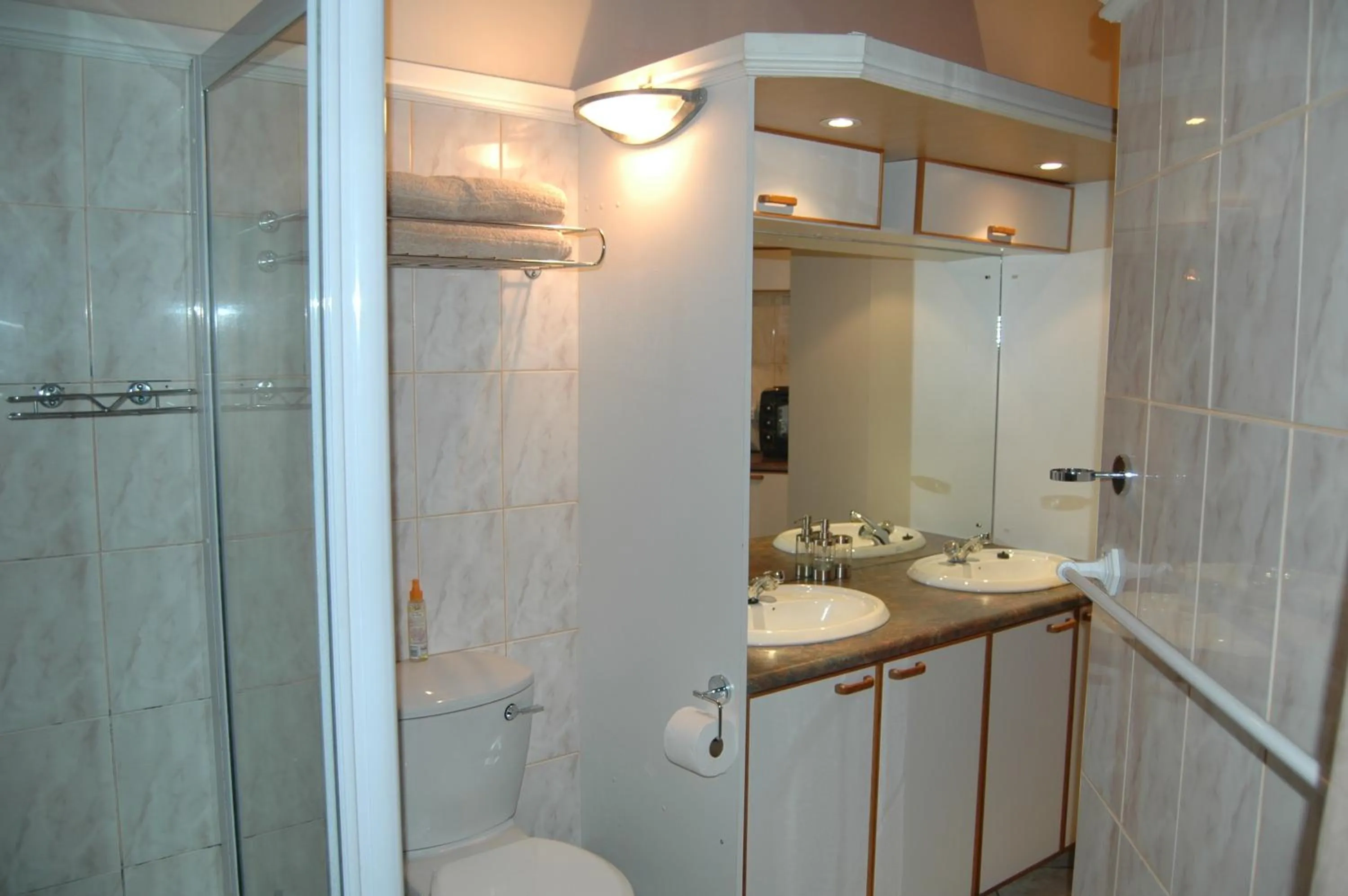 Bathroom in Bon A Vie Self-catering and b&b Gonubie Full Solar Power, no load shedding!