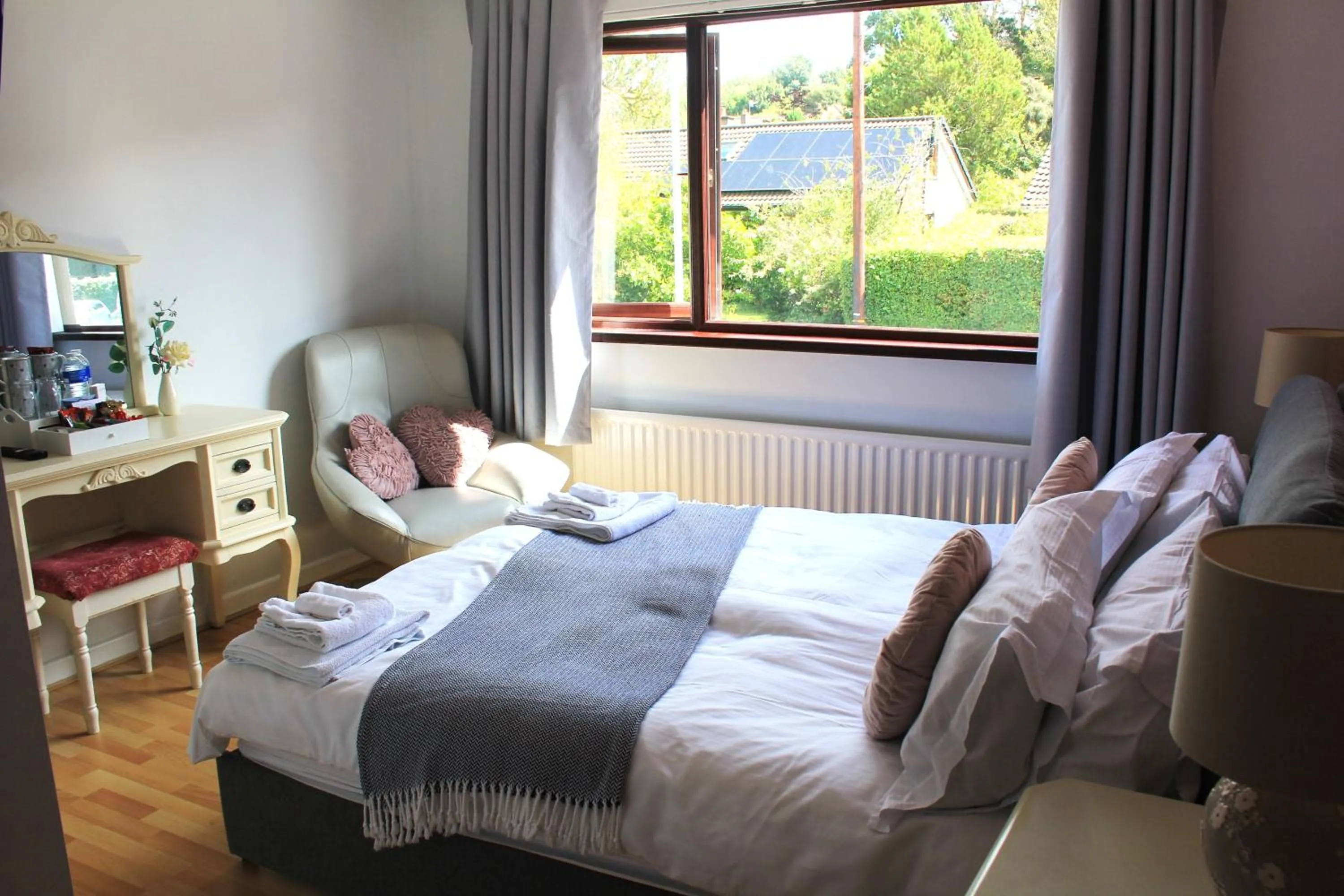Photo of the whole room, Bed in Cairnview Bed and Breakfast