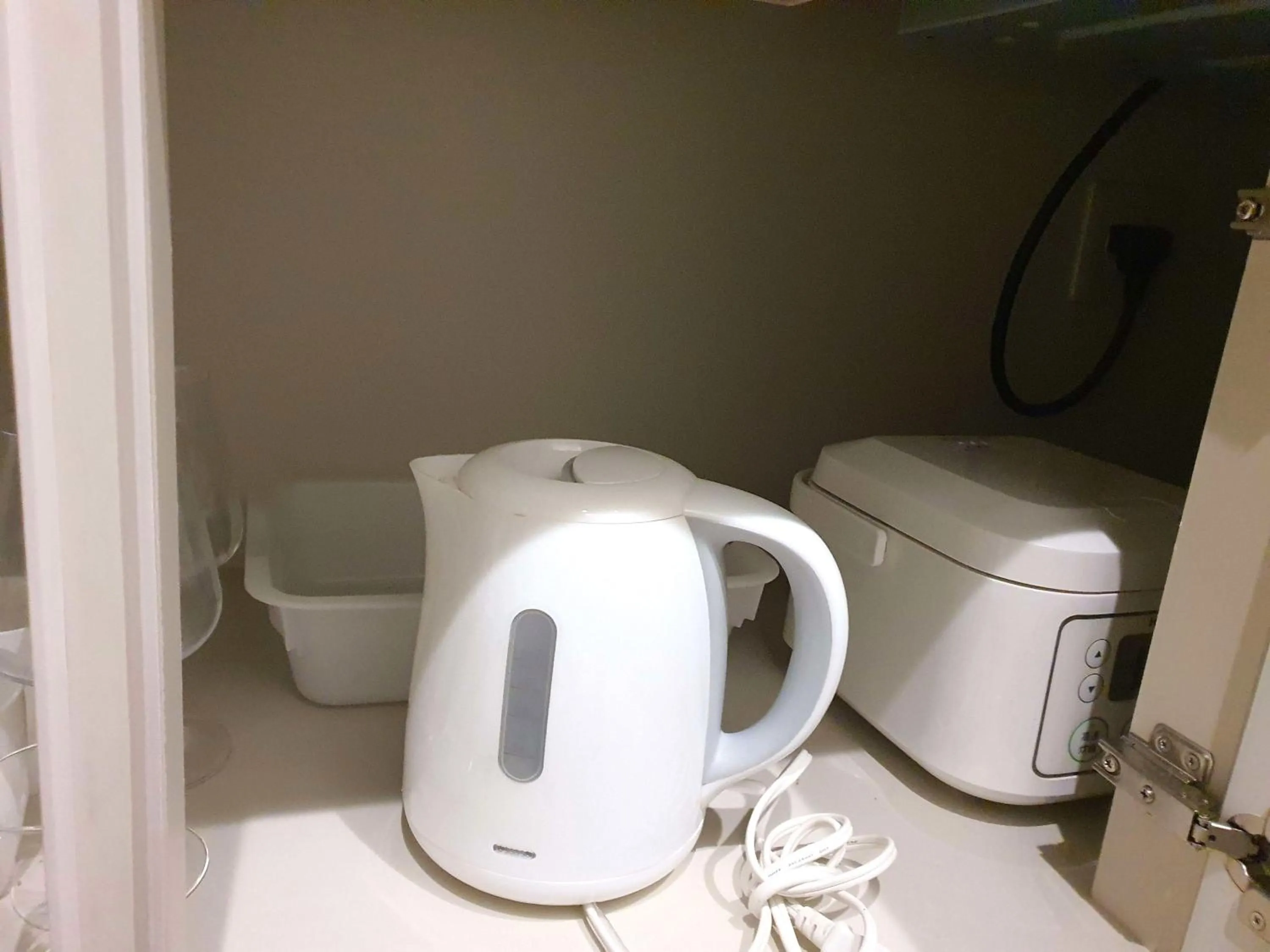 Kitchen or kitchenette in Cozy and Convenient Royal heights