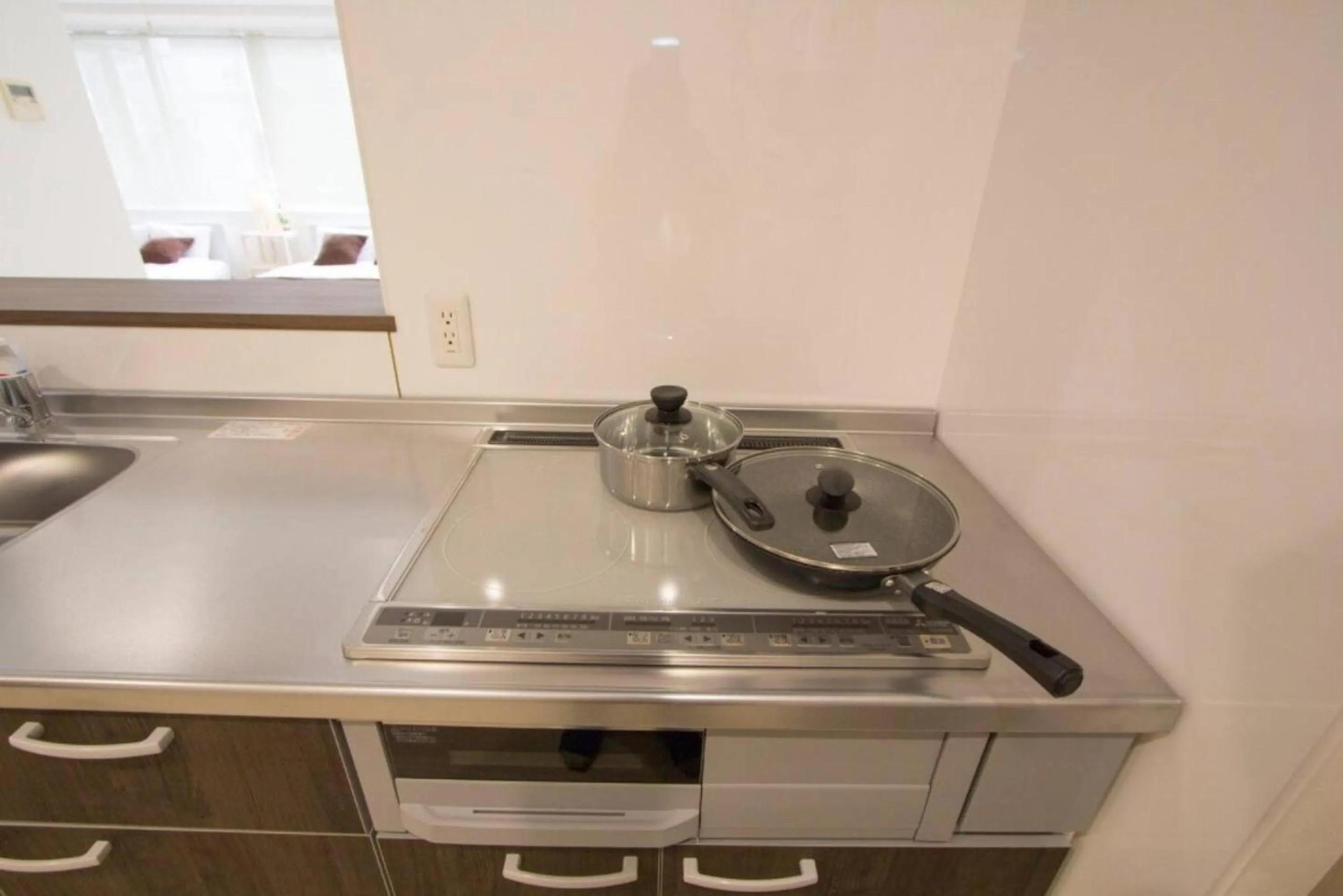 Kitchen or kitchenette in Cozy and Convenient Royal heights