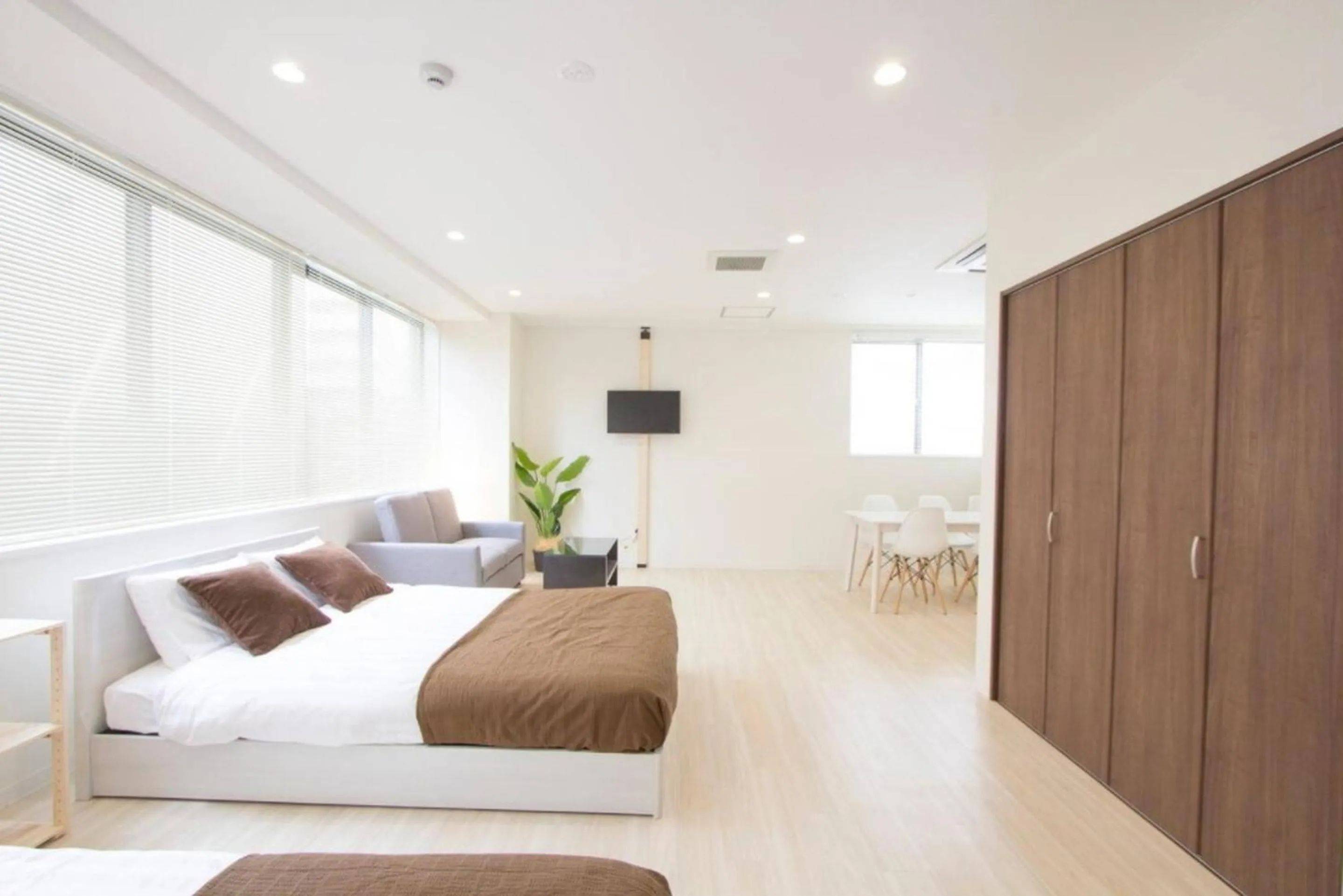 Bed in Cozy and Convenient Royal heights