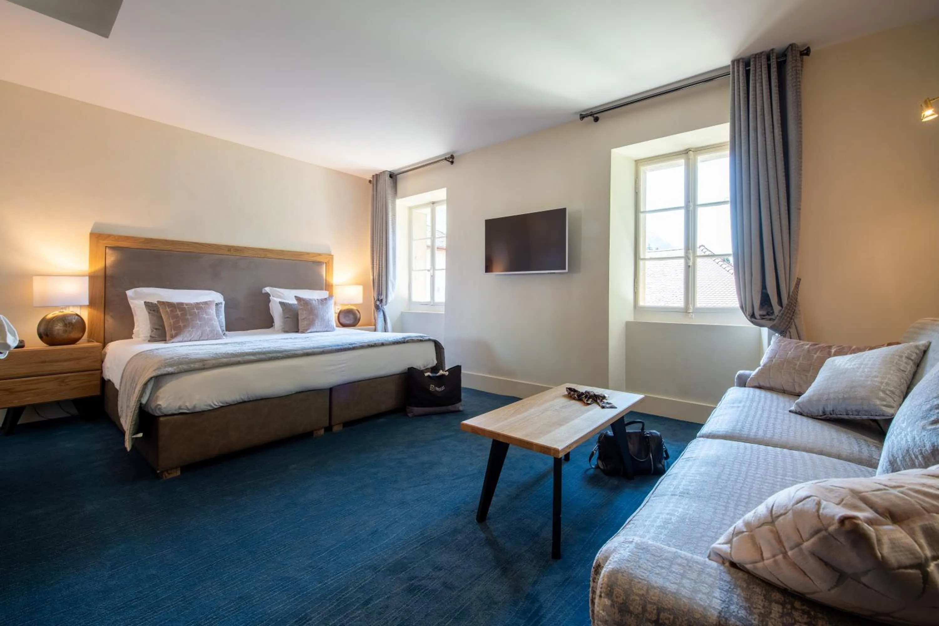 Bedroom, Bed in Abbaye de Talloires