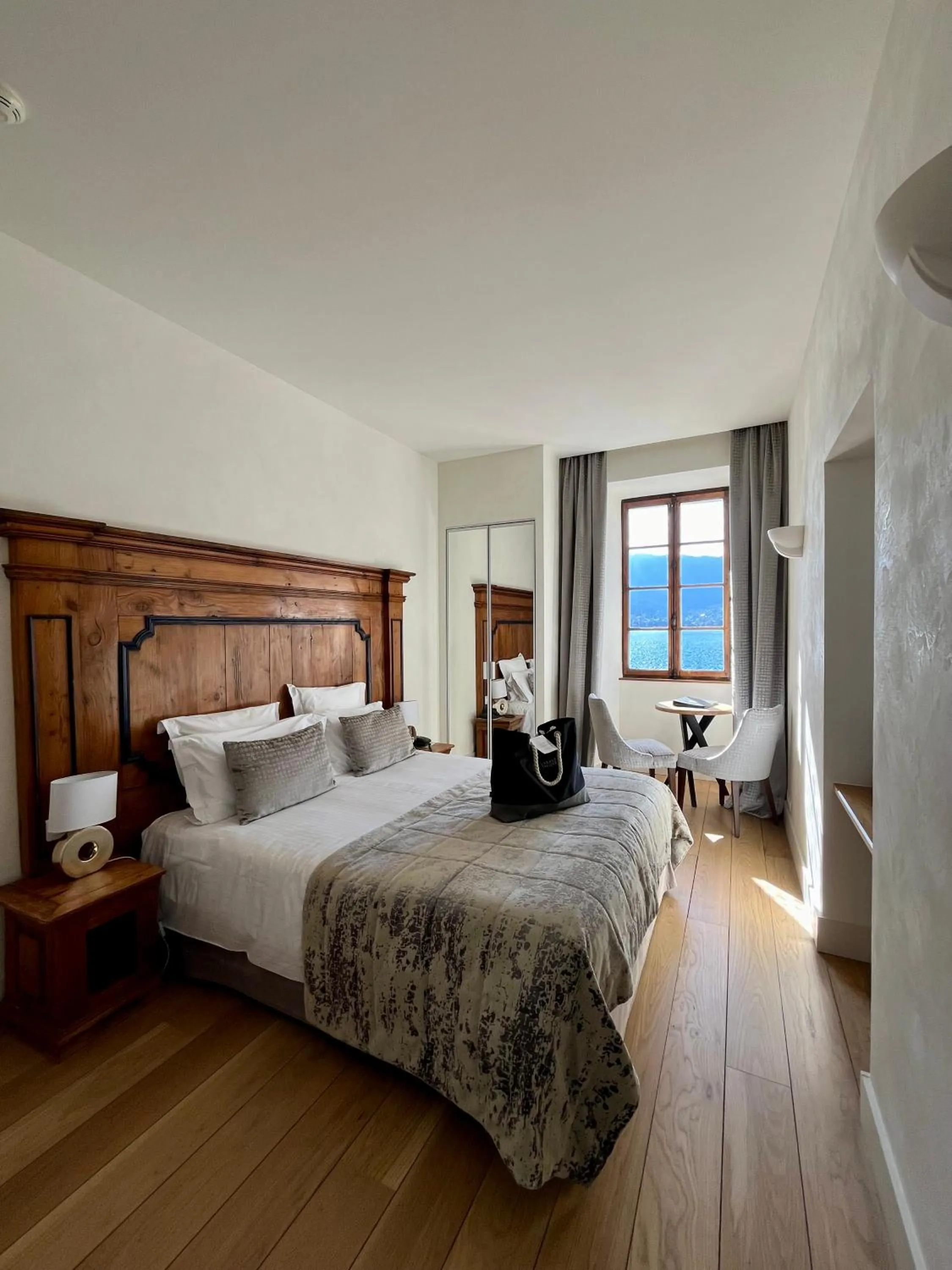 Bedroom, Bed in Abbaye de Talloires