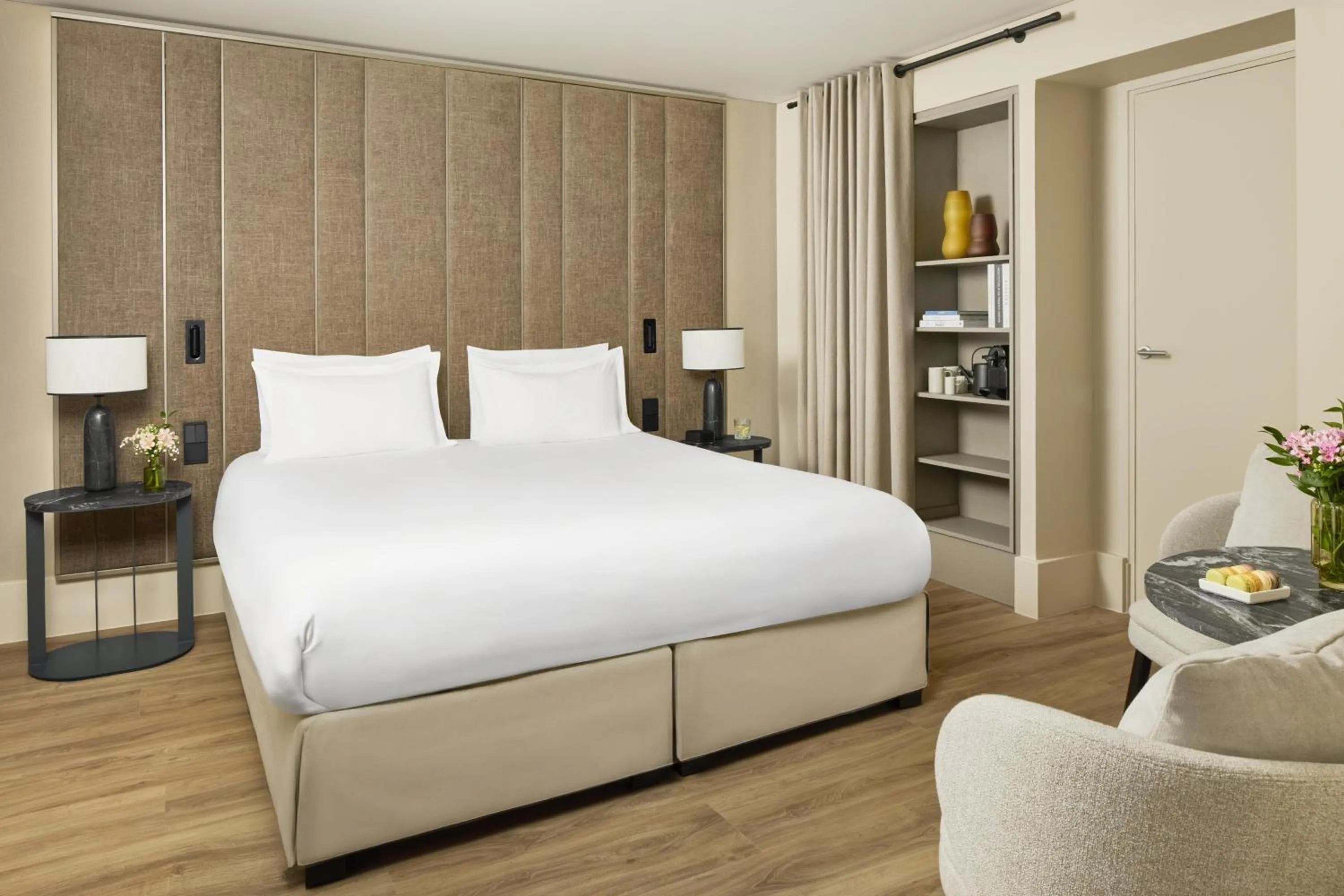 Photo of the whole room, Bed in NH Paris Opéra Faubourg