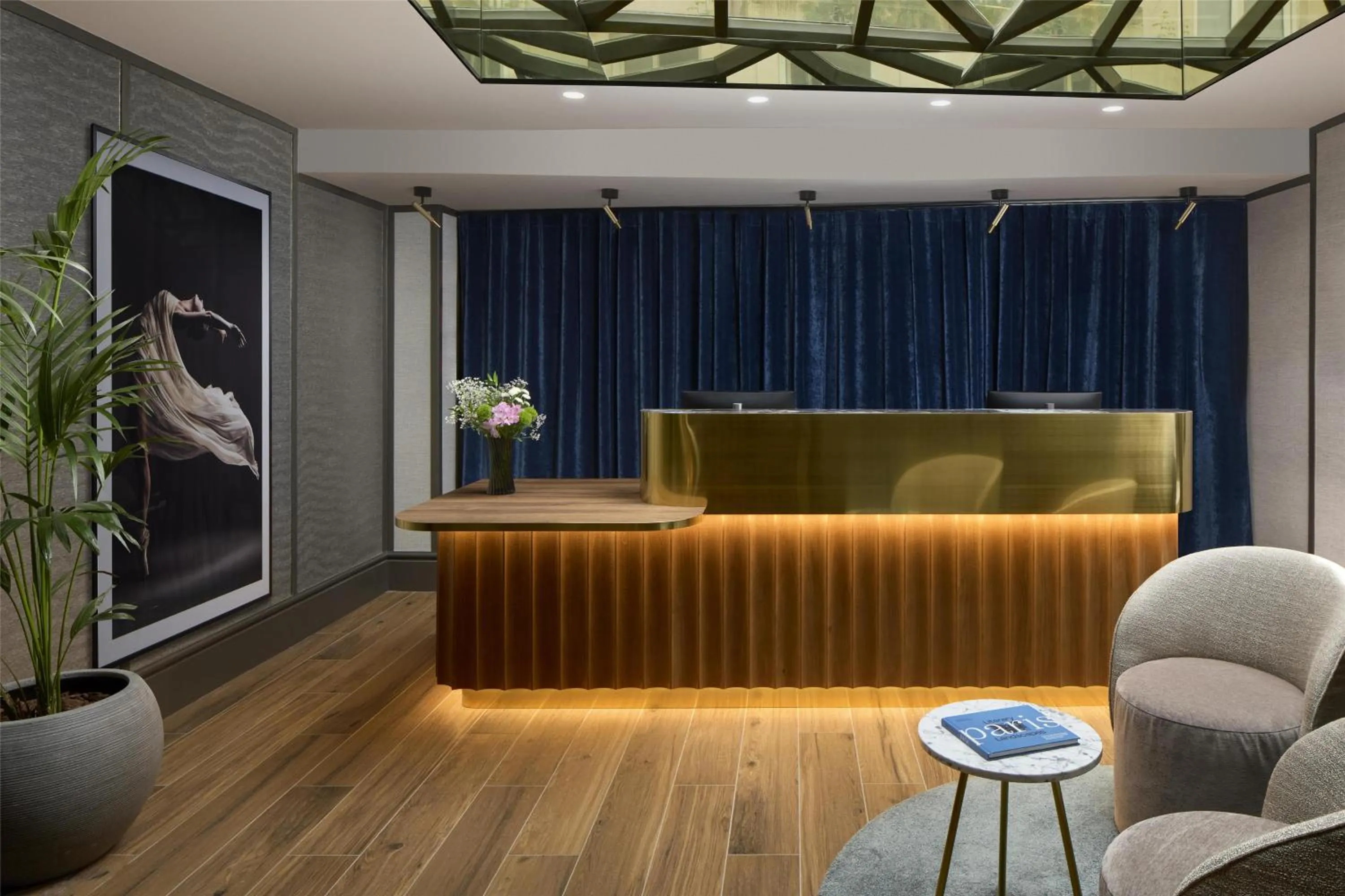 Lobby or reception in NH Paris Opéra Faubourg