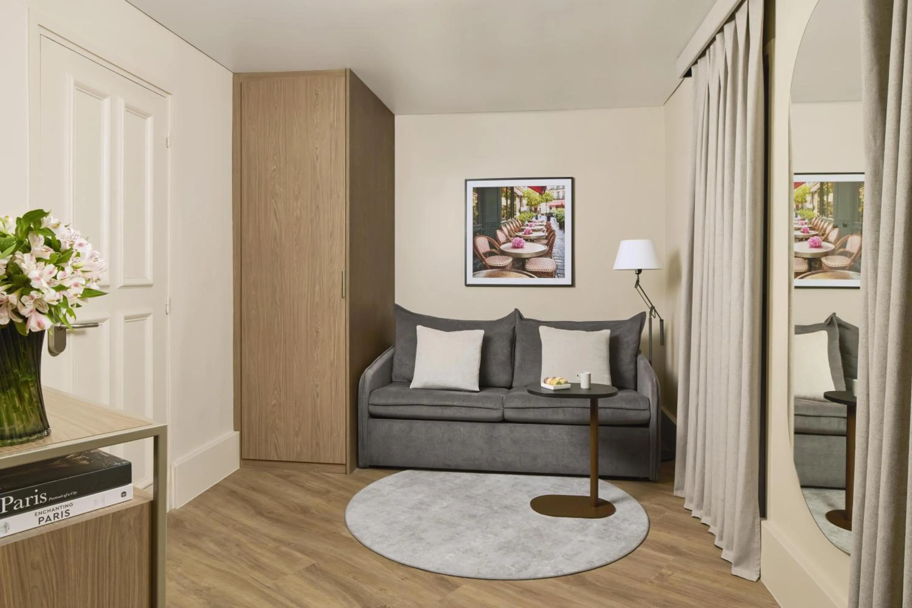 Photo of the whole room in NH Paris Opéra Faubourg