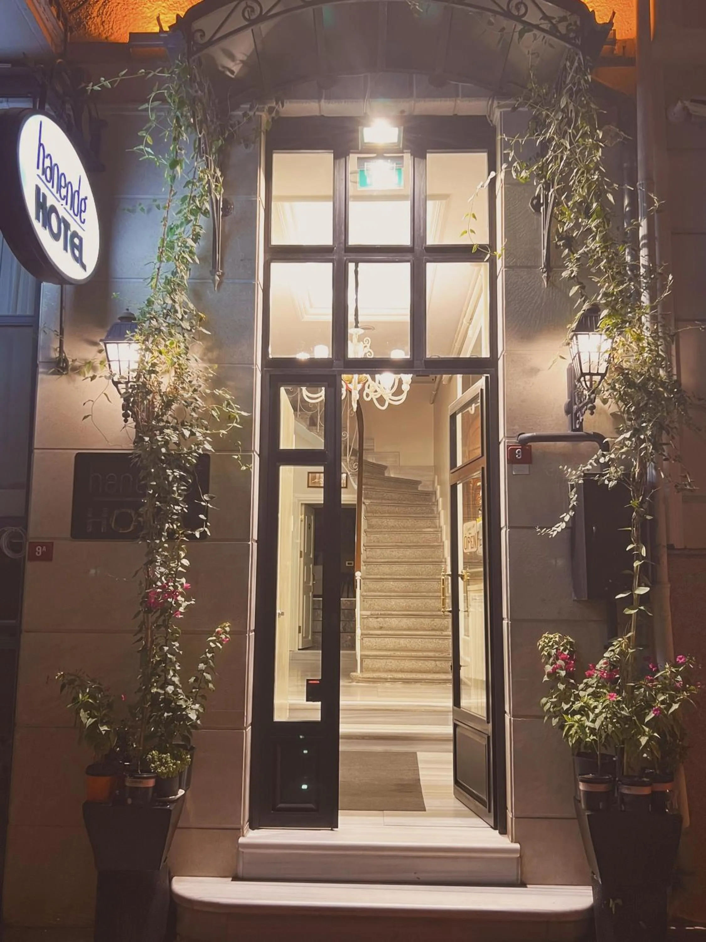 Night in HANENDE HOTEL