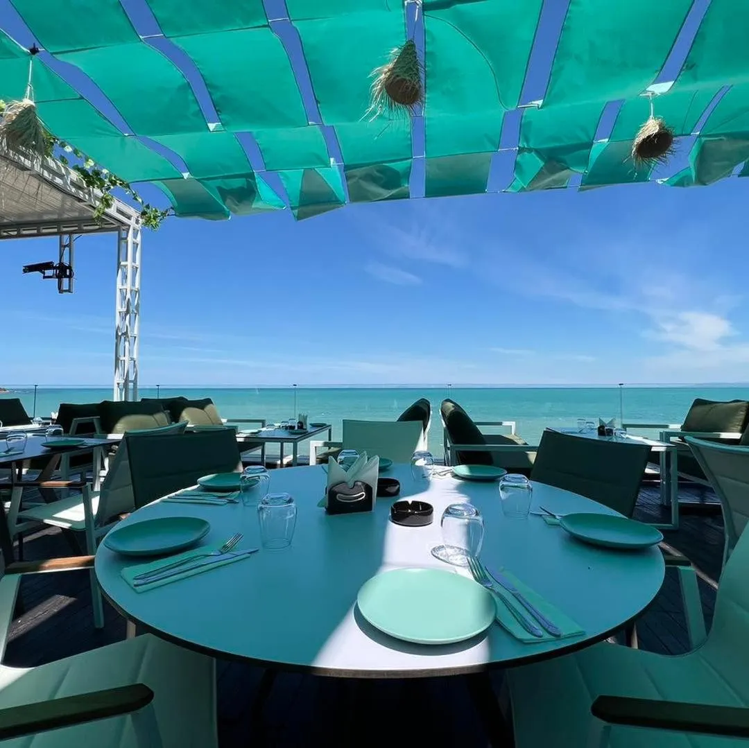 Restaurant/places to eat in La Tour Blanche