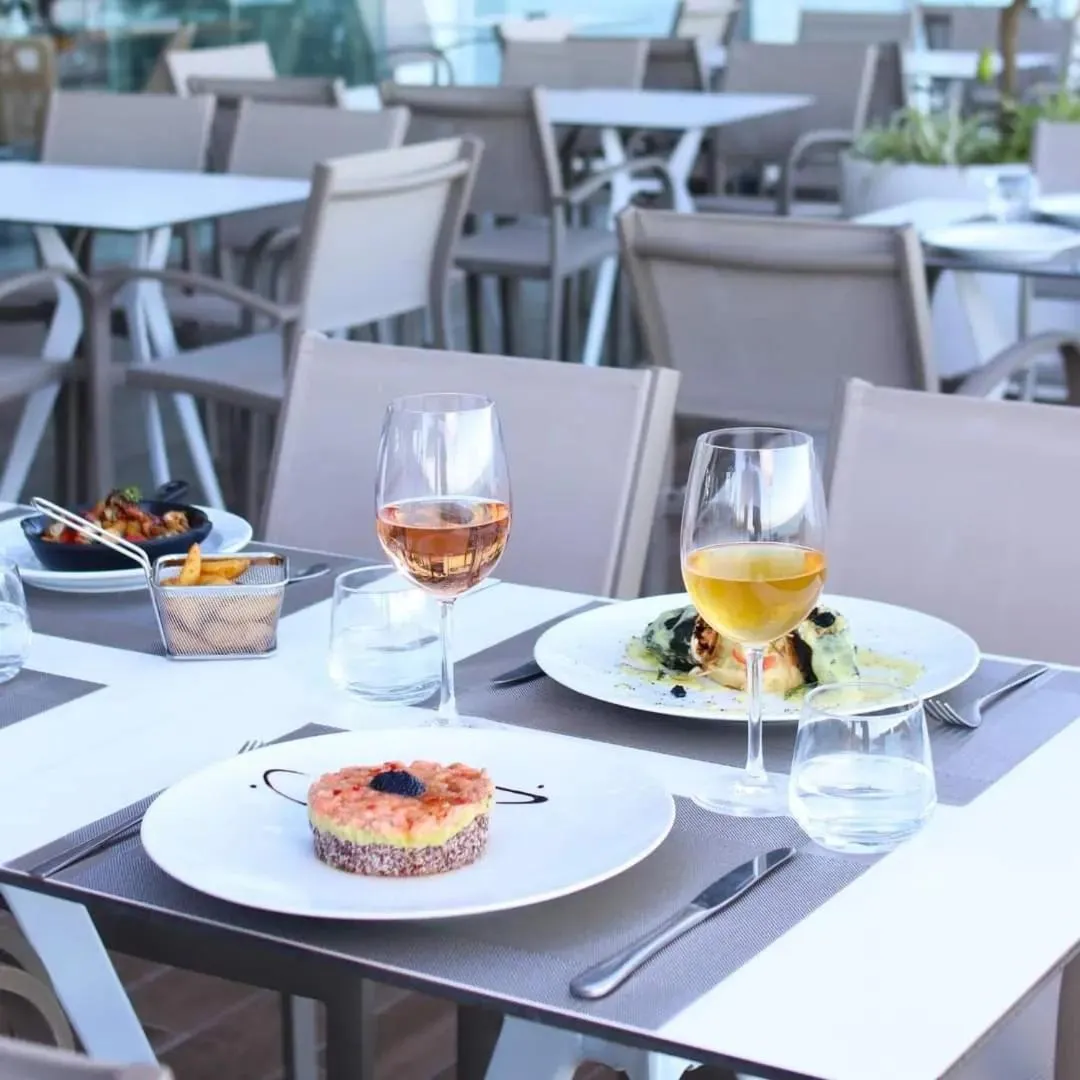 Restaurant/places to eat in La Tour Blanche