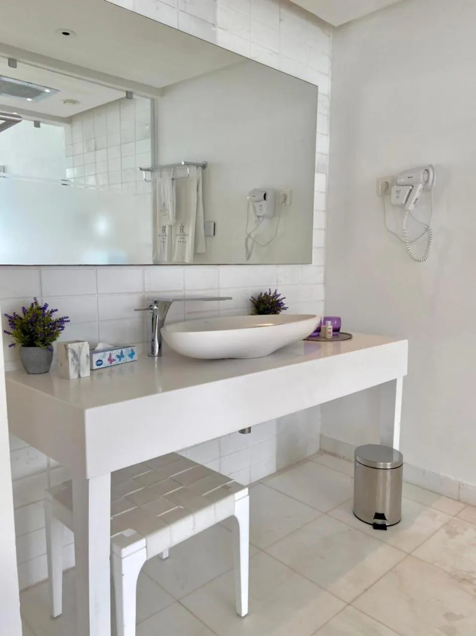 Bathroom in La Tour Blanche