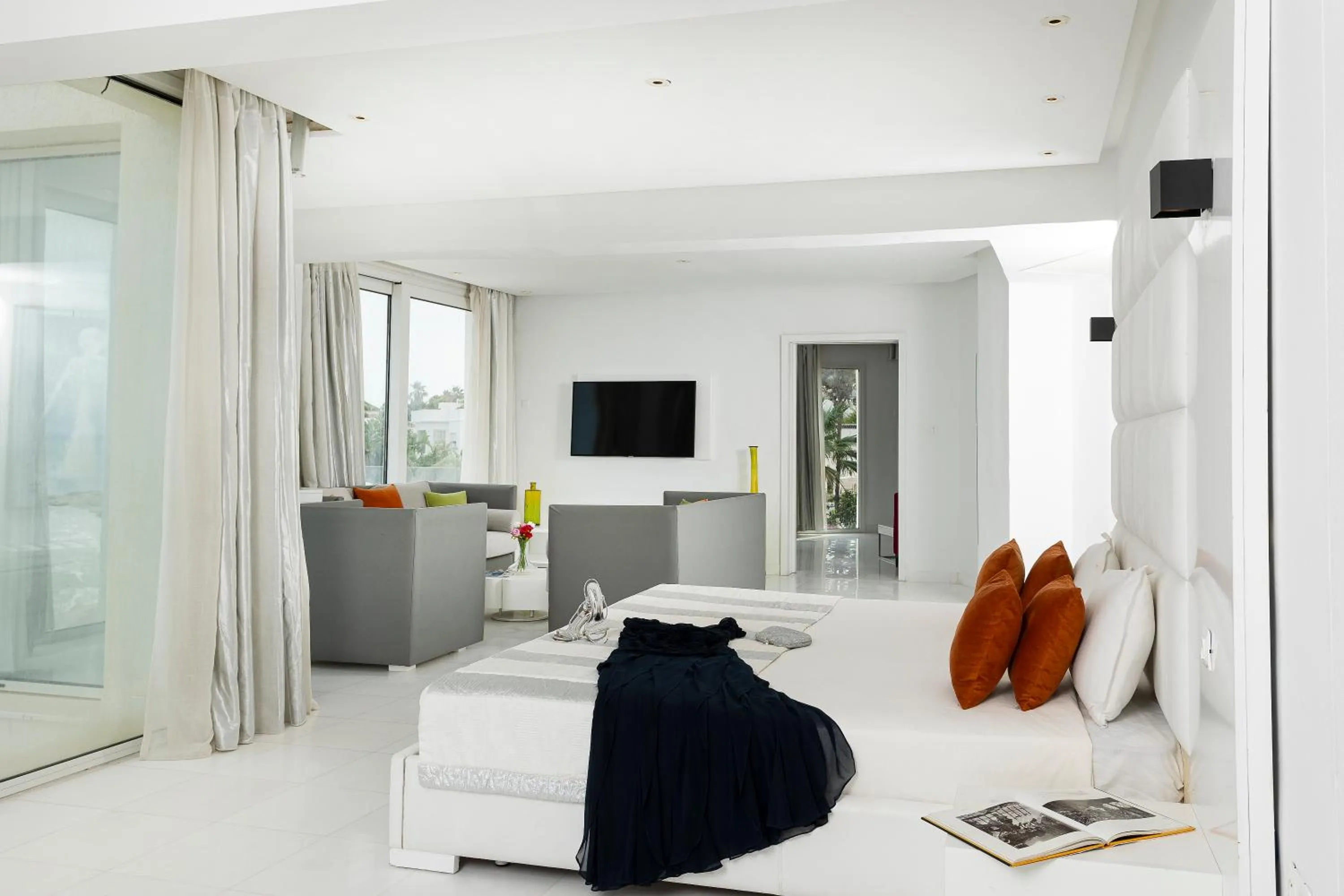 Communal lounge/ TV room in La Tour Blanche