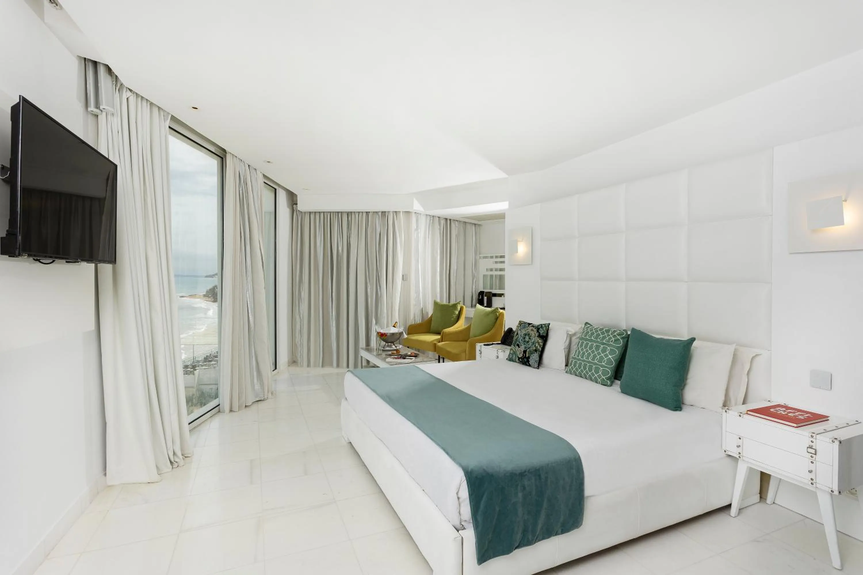 Photo of the whole room, Bed in La Tour Blanche