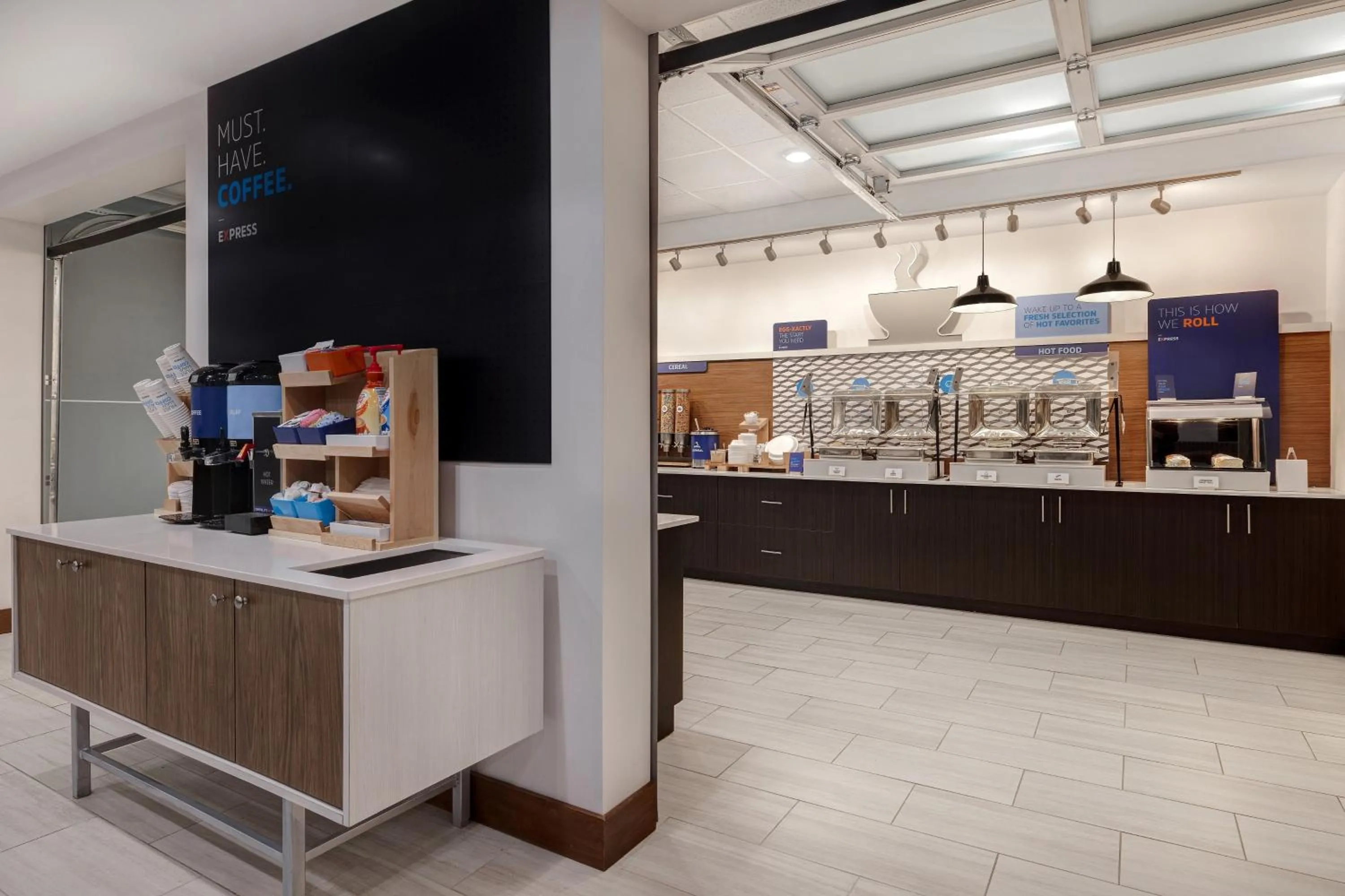 Breakfast in Holiday Inn Express & Suites - Ann Arbor - University South by IHG