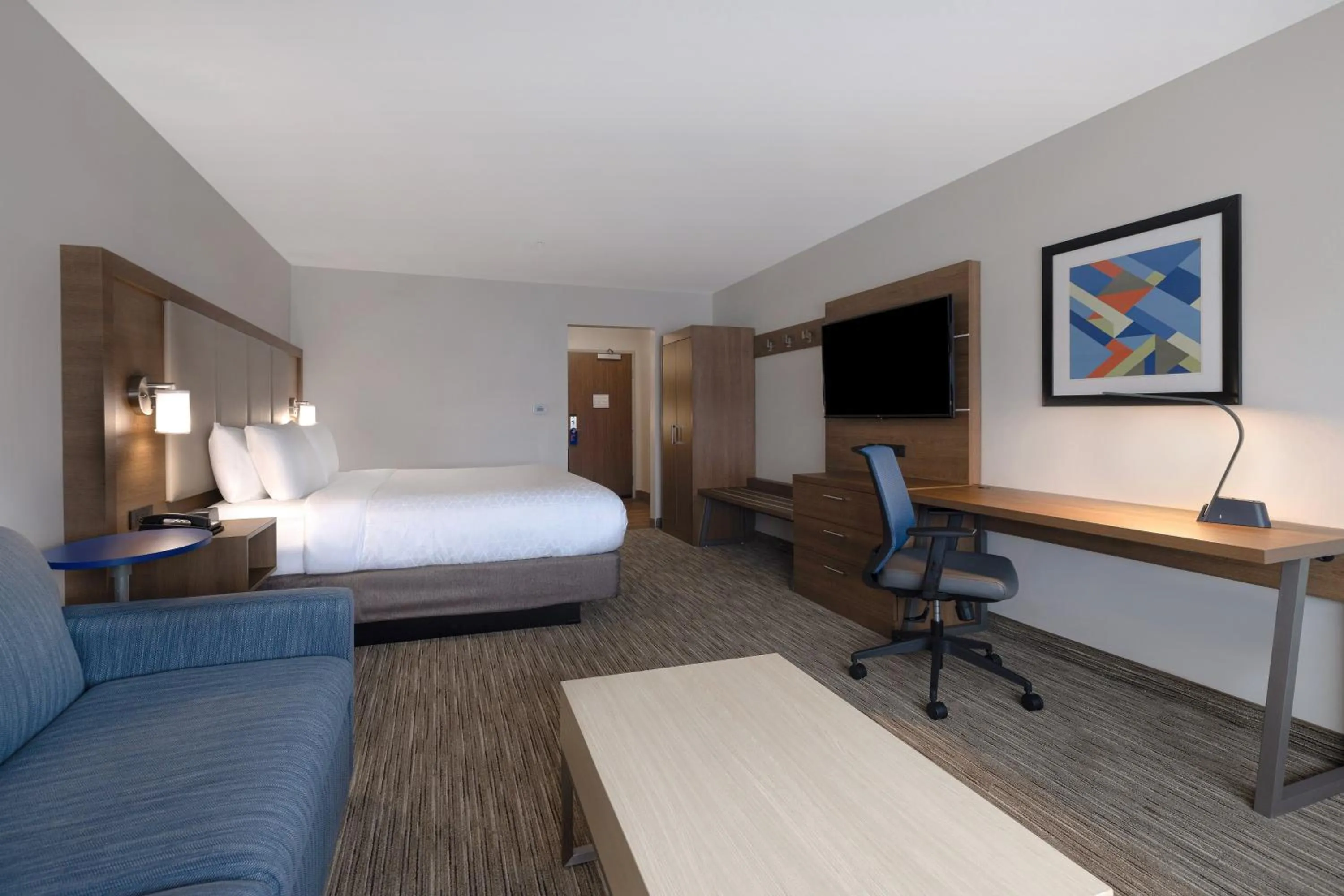 Photo of the whole room, Bed in Holiday Inn Express & Suites - Ann Arbor - University South by IHG