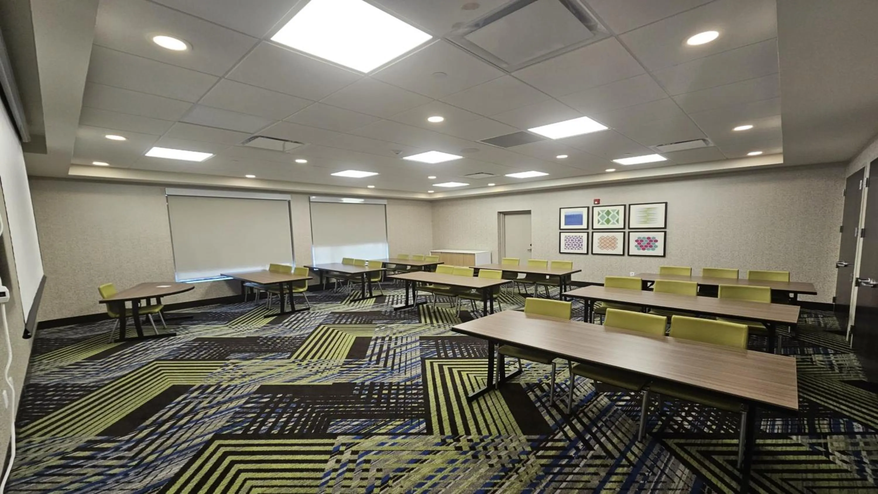 Meeting/conference room in Holiday Inn Express - Sarnia - Point Edward by IHG