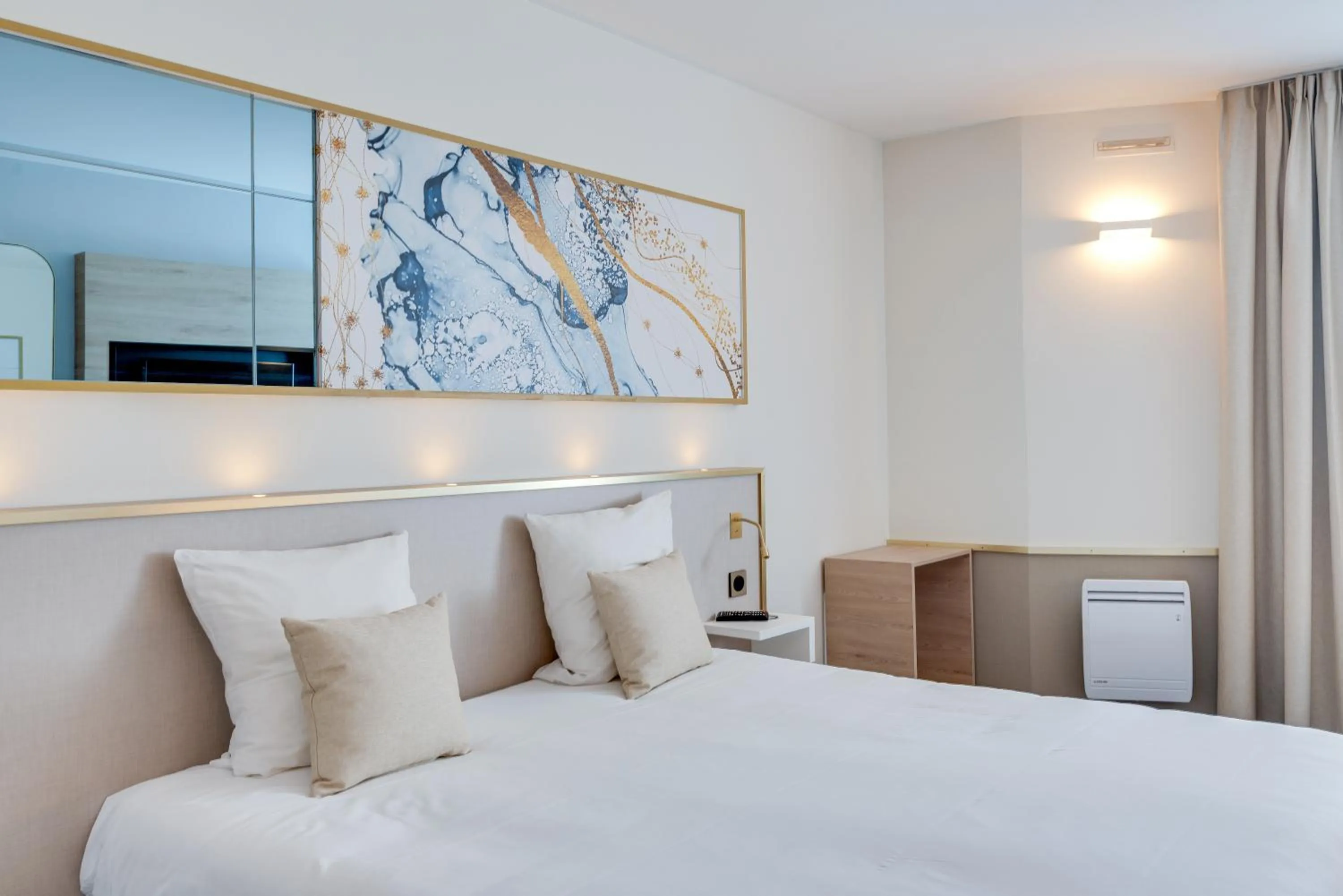 Bed in Brit Hotel Orléans St Jean de Braye - L'Antarès