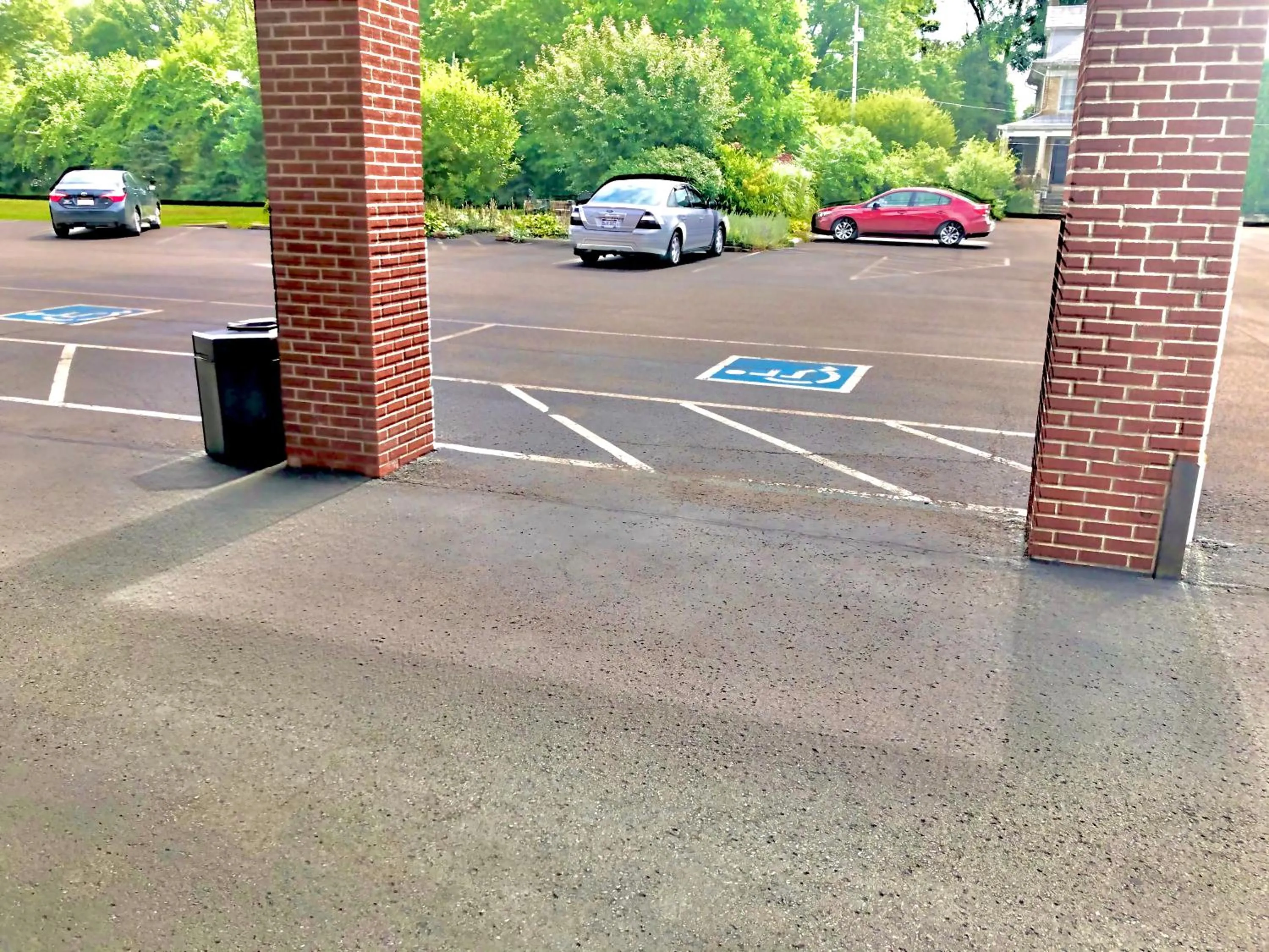 Parking in Bicentennial Inn