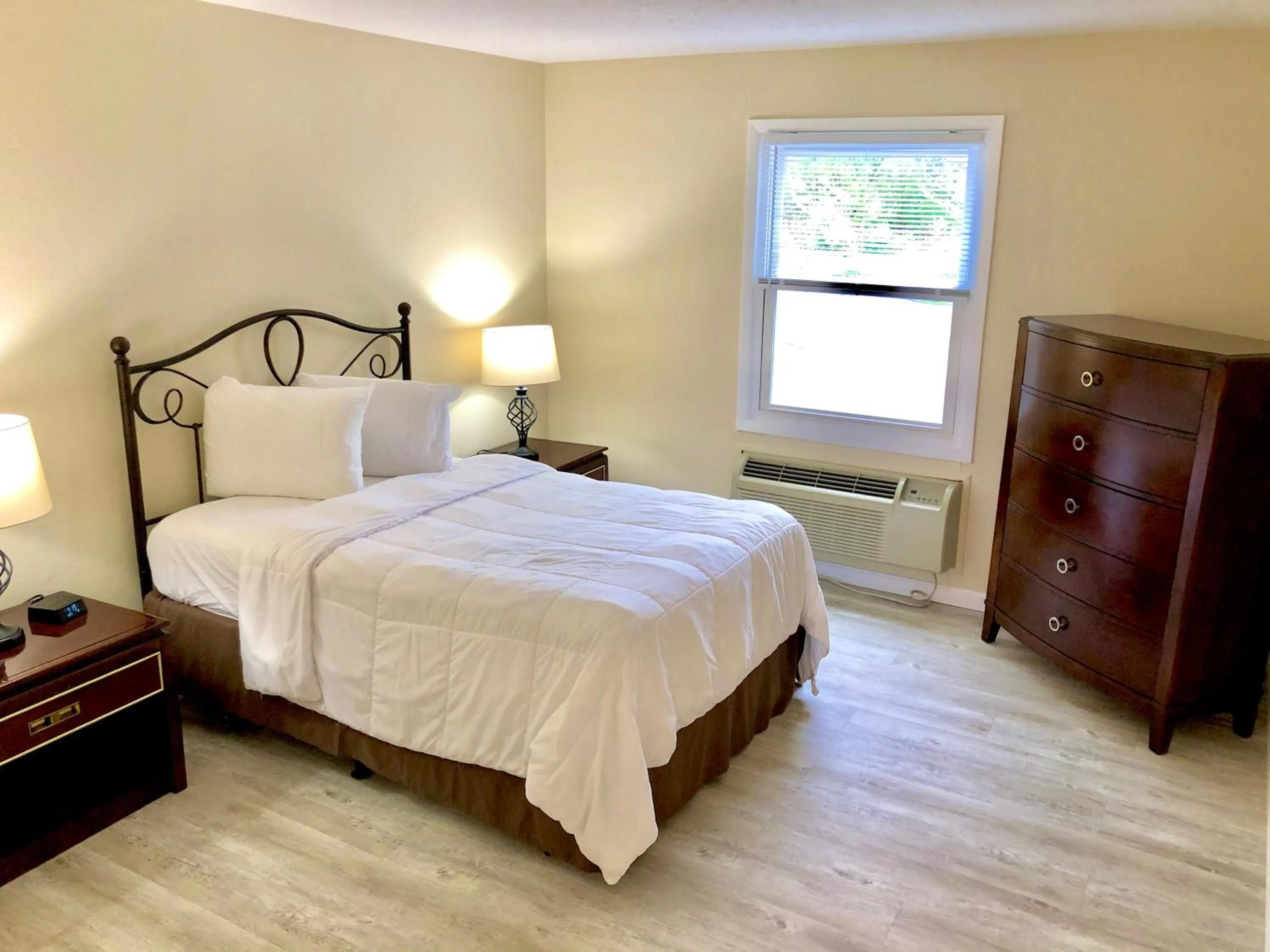 Bed in Bicentennial Inn