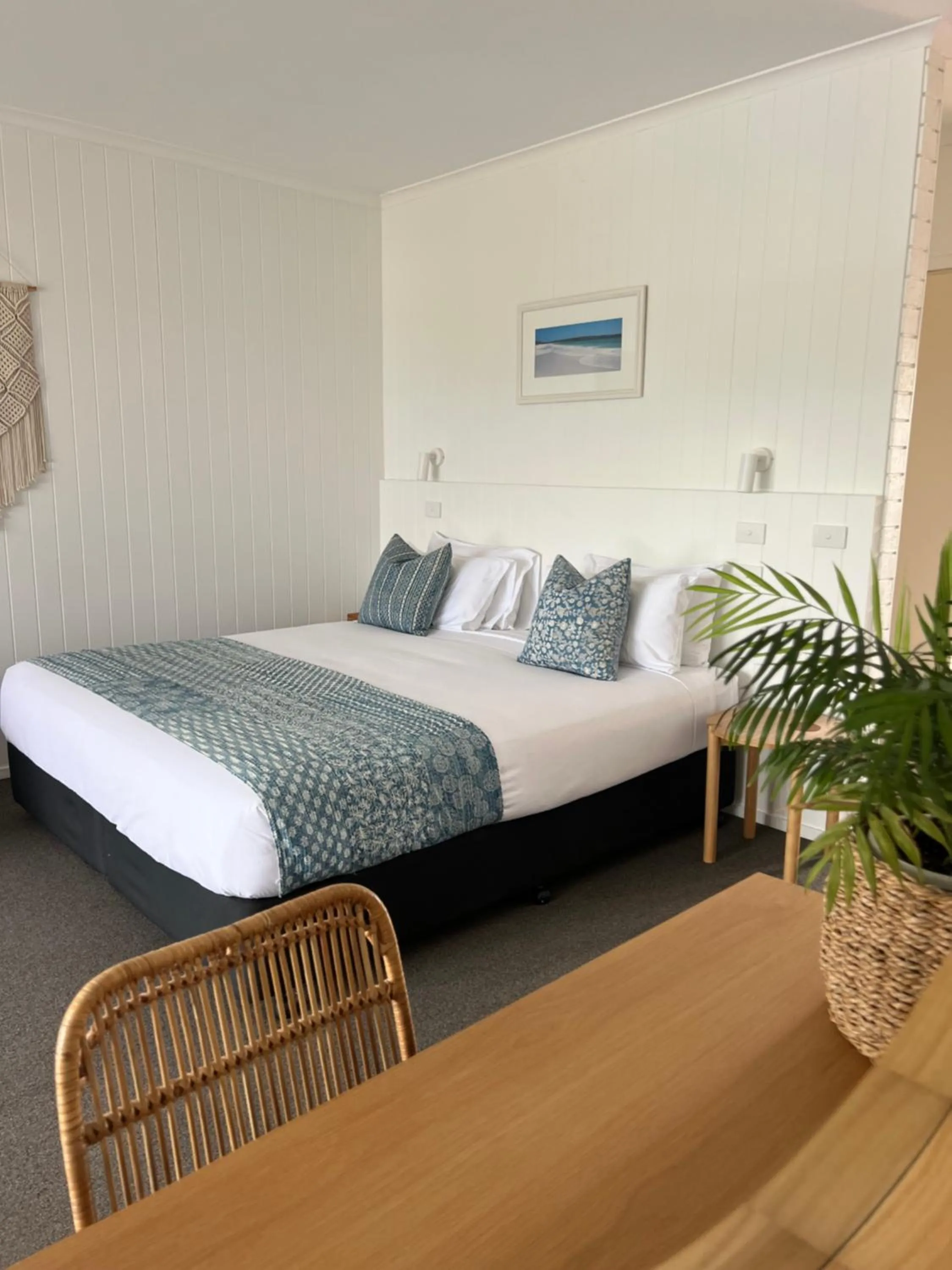 Bedroom, Bed in Mollymook Seascape Motel and Apartments