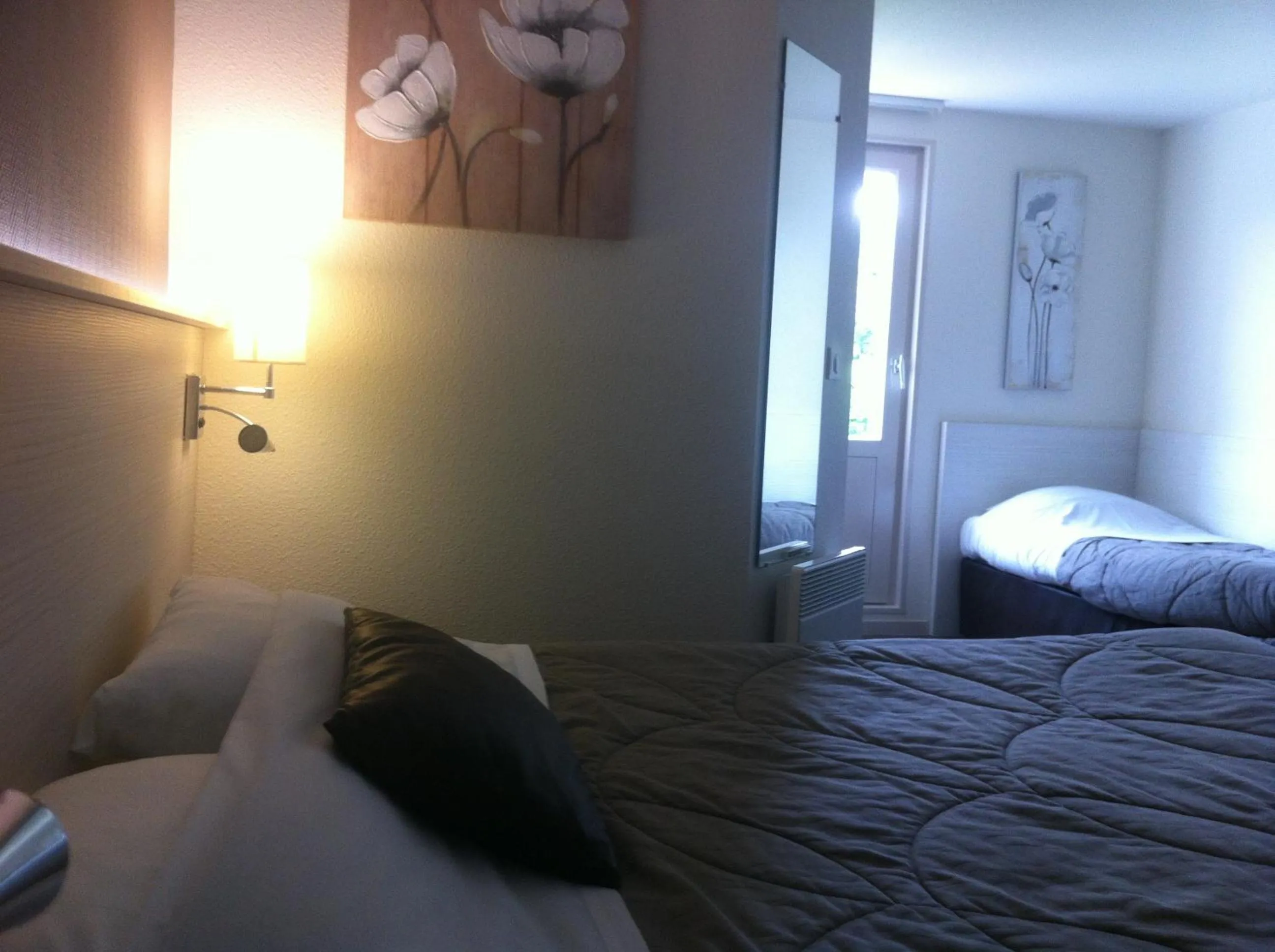 Bedroom, Bed in The Originals City, Hôtel Alizéa, Le Mans Nord