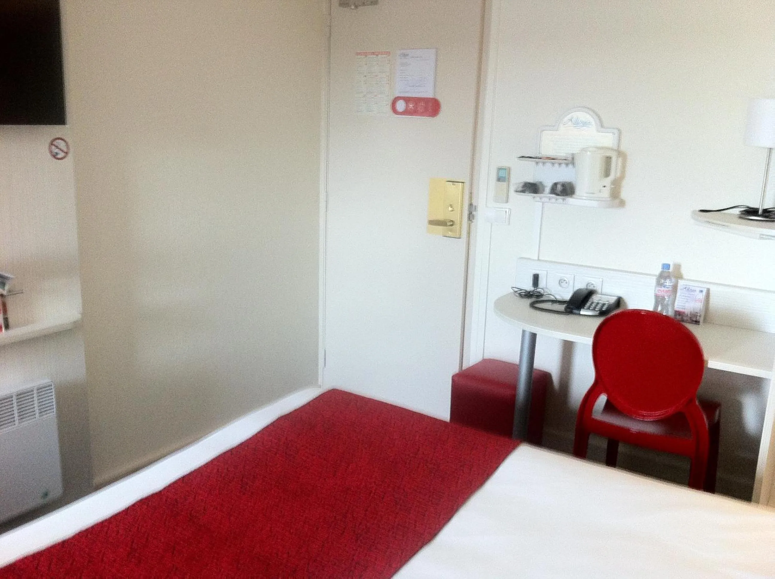 Bedroom, Bed in The Originals City, Hôtel Alizéa, Le Mans Nord