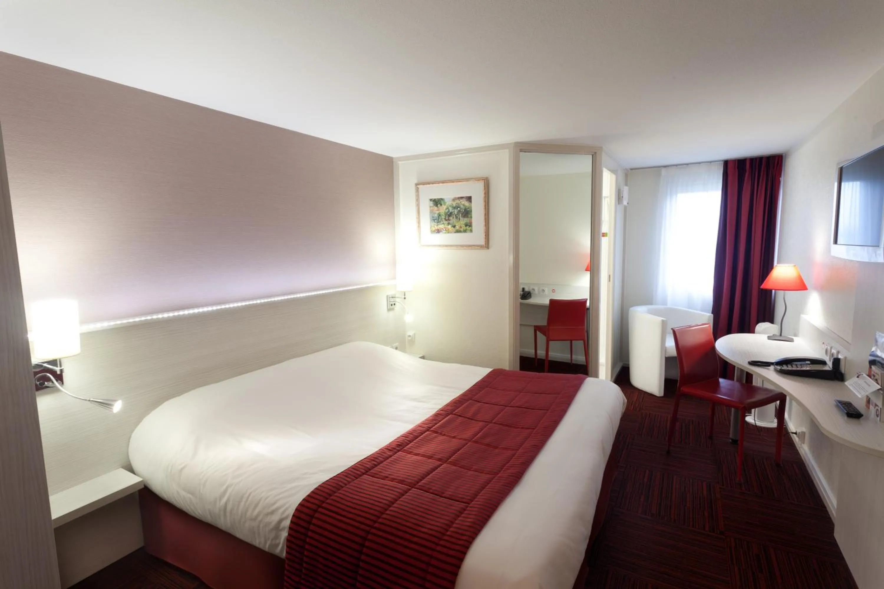 Bedroom, Bed in The Originals City, Hôtel Alizéa, Le Mans Nord