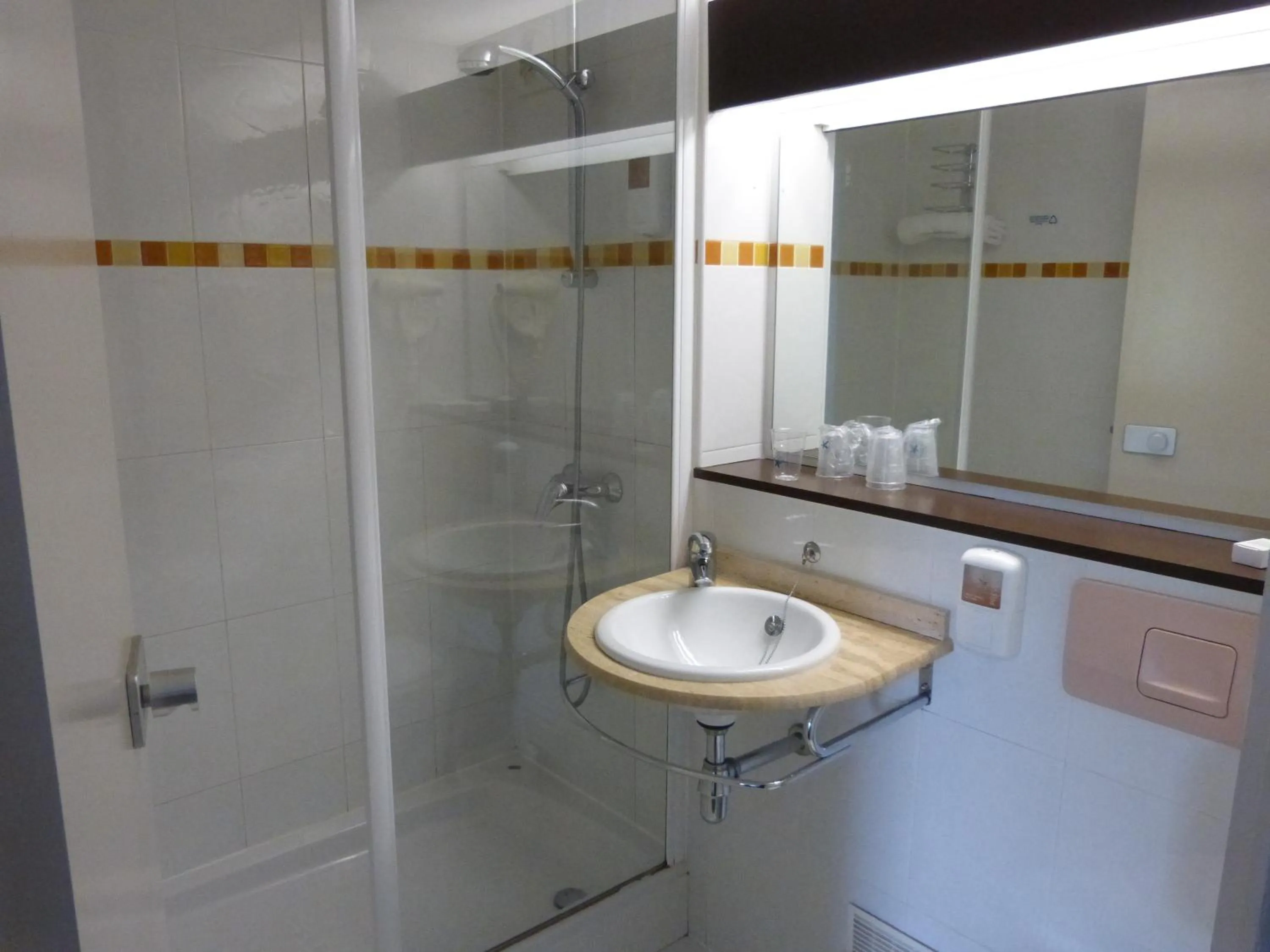 Bathroom in The Originals City, Hôtel Alizéa, Le Mans Nord