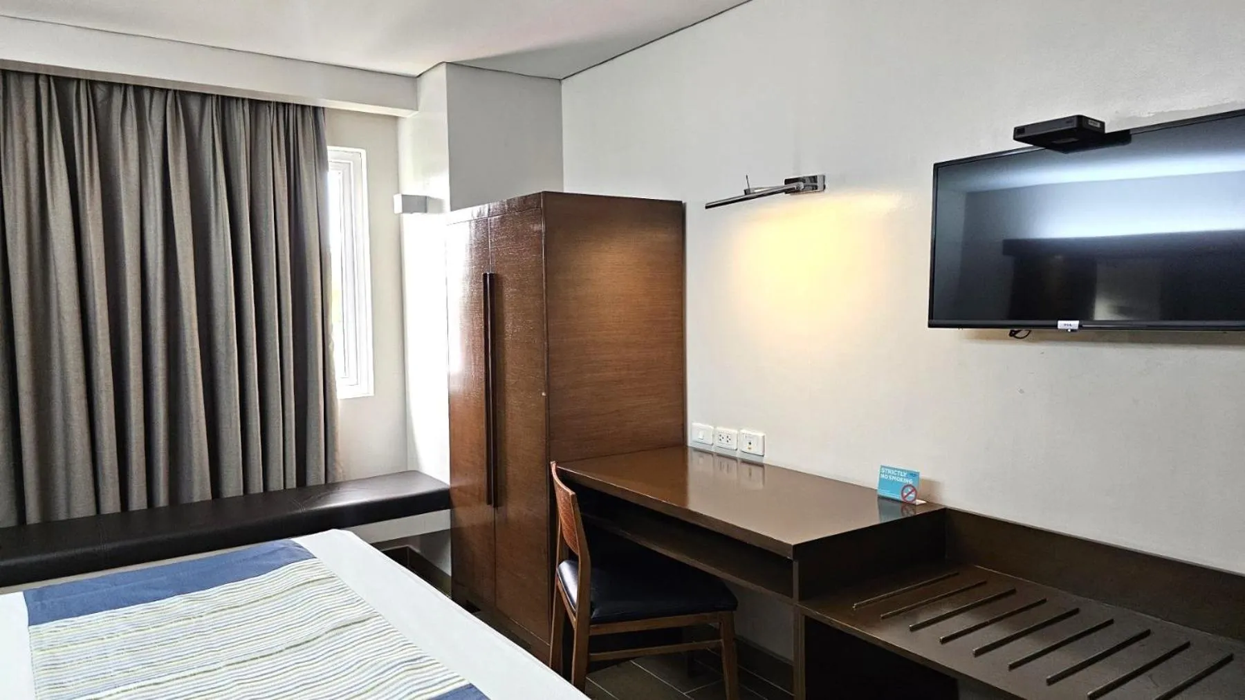 Bedroom in Microtel by Wyndham Acropolis