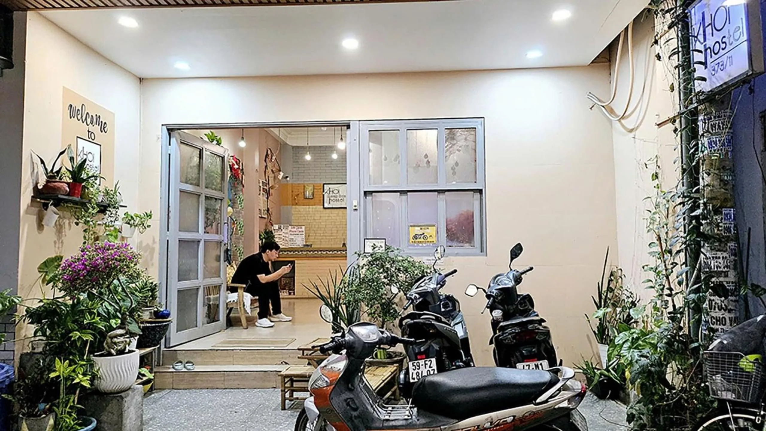 group of guests in Khoi Hostel